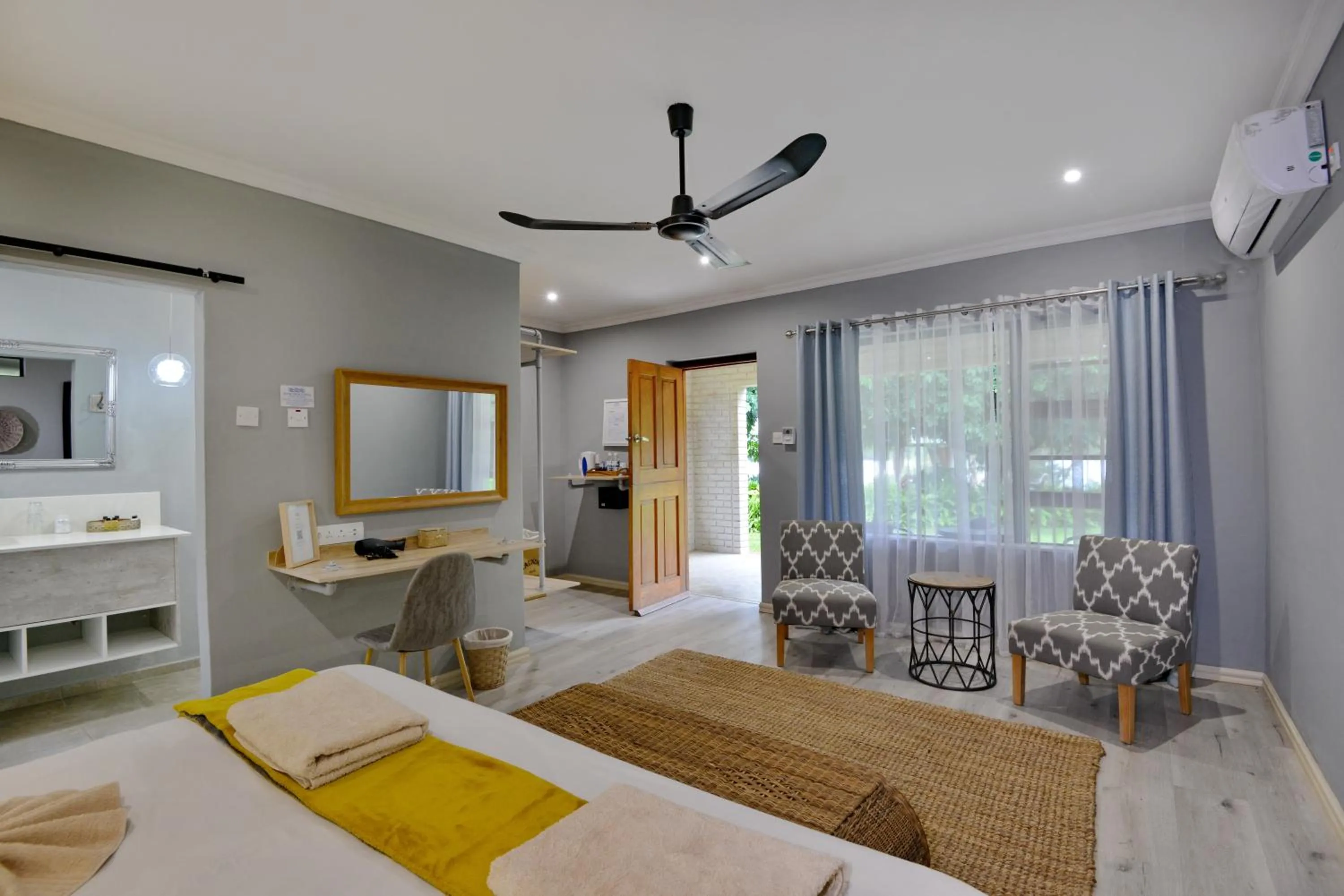 Bedroom, Bed in River View Lodge