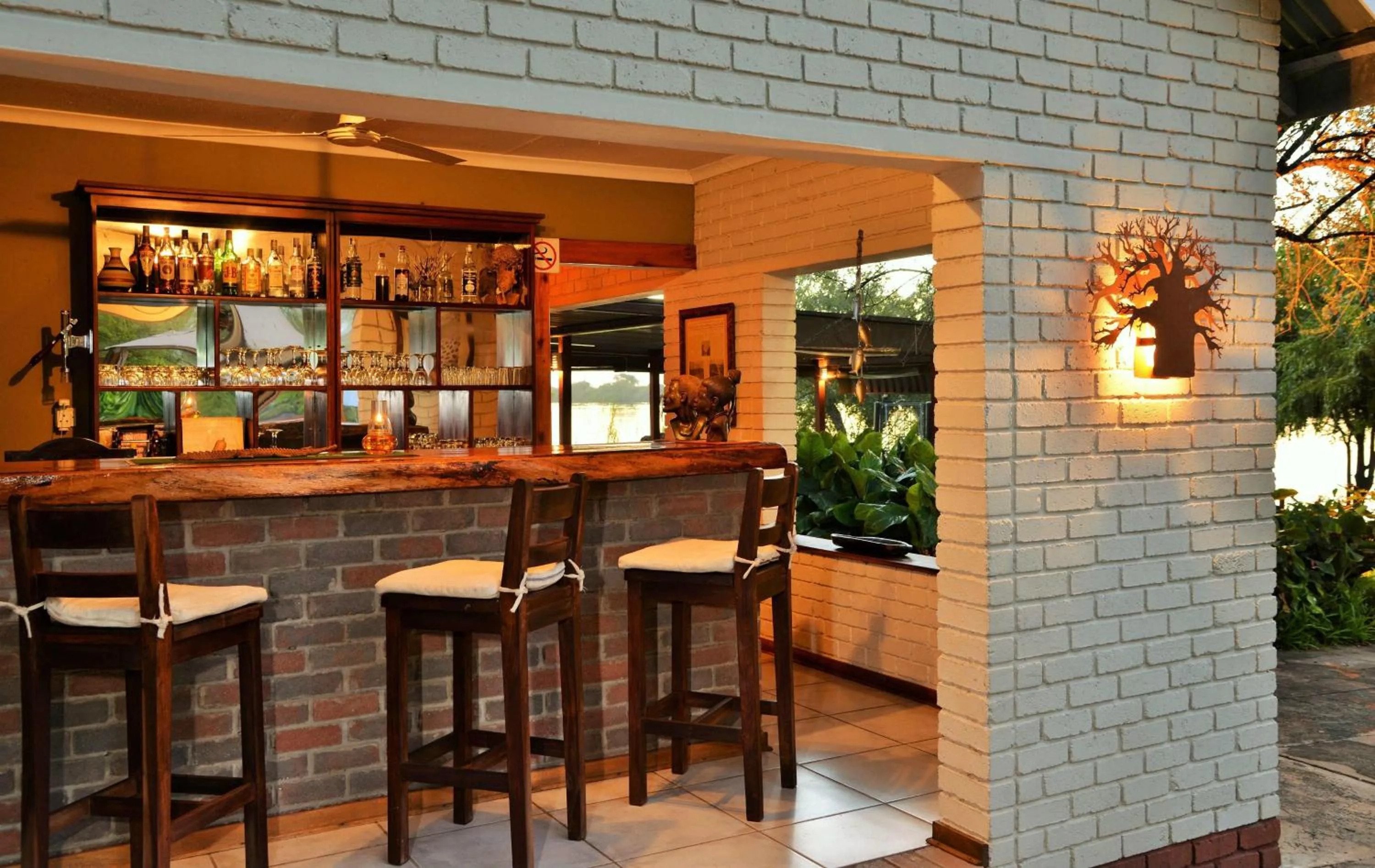 Lounge or bar in River View Lodge