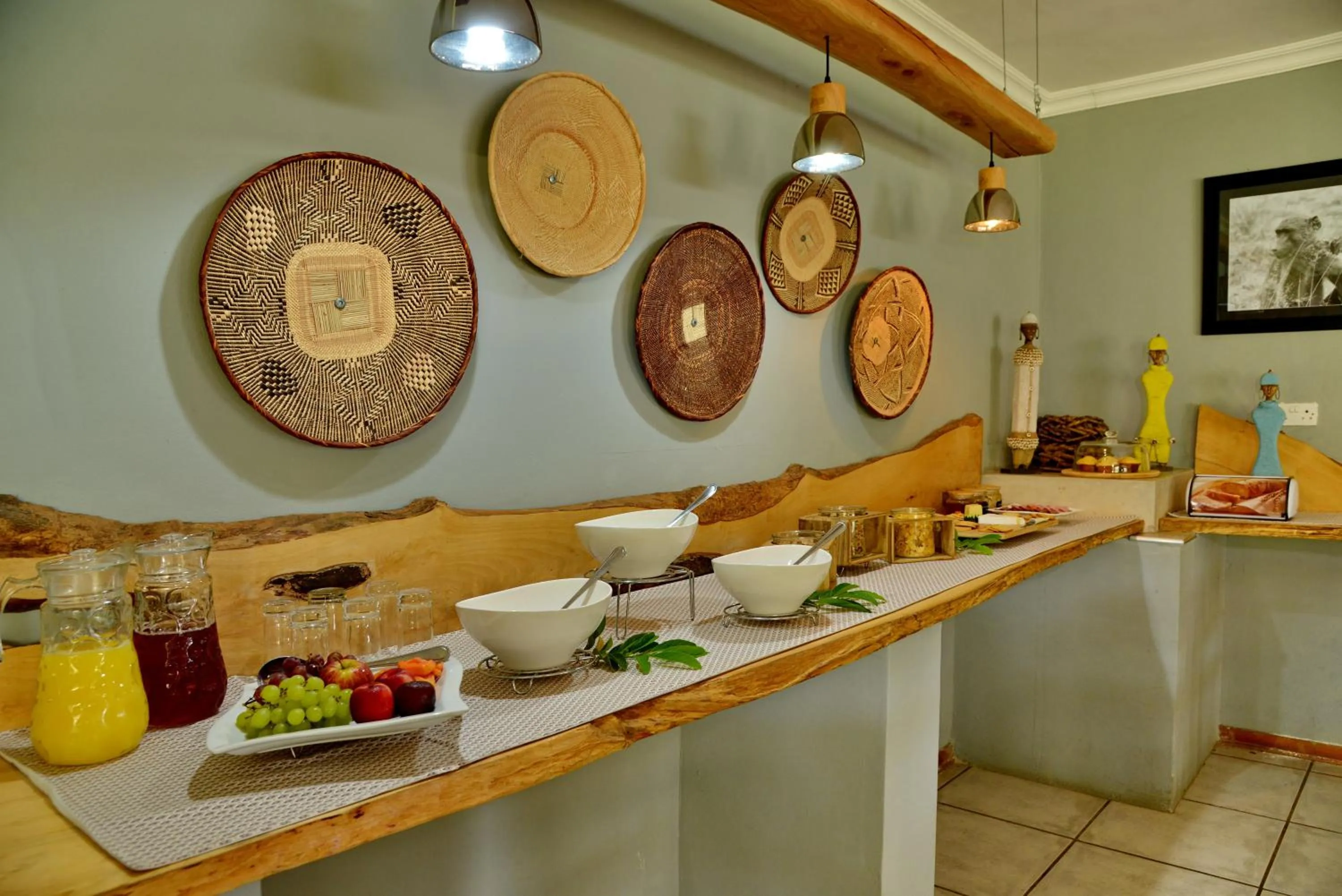 Breakfast in River View Lodge