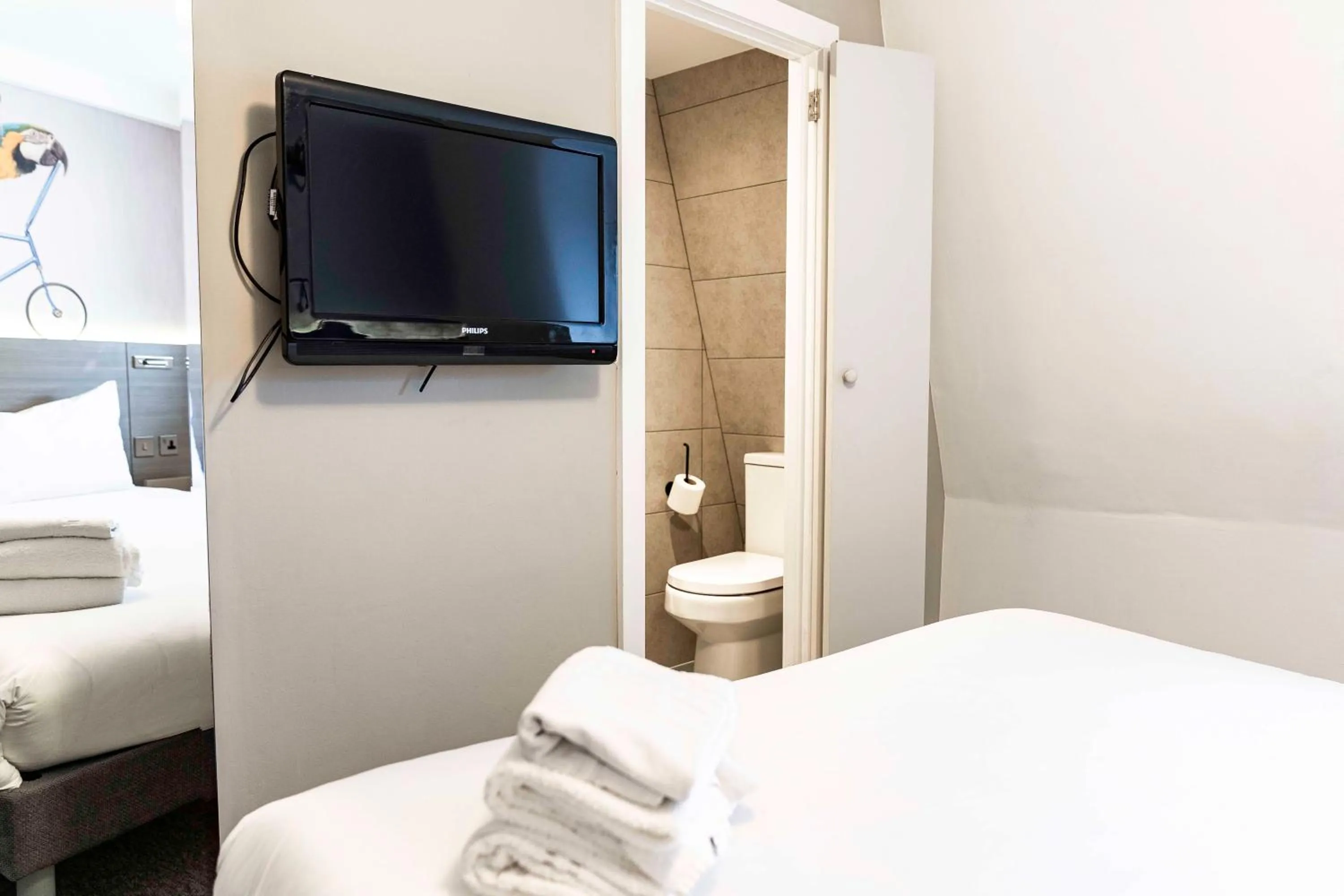 Bedroom, Bed in Heeton Concept Hotel - Kensington London