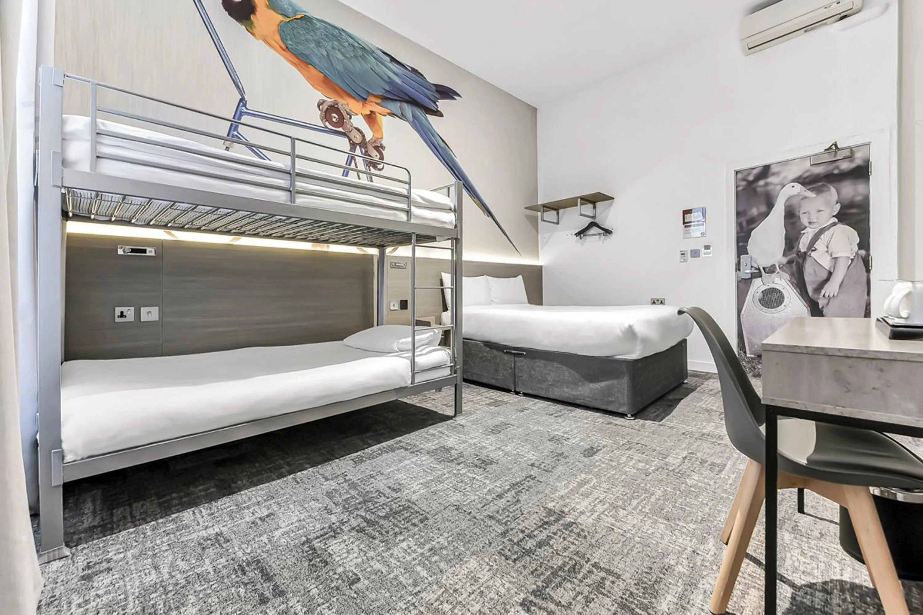 Family, Bed in Heeton Concept Hotel - Kensington London