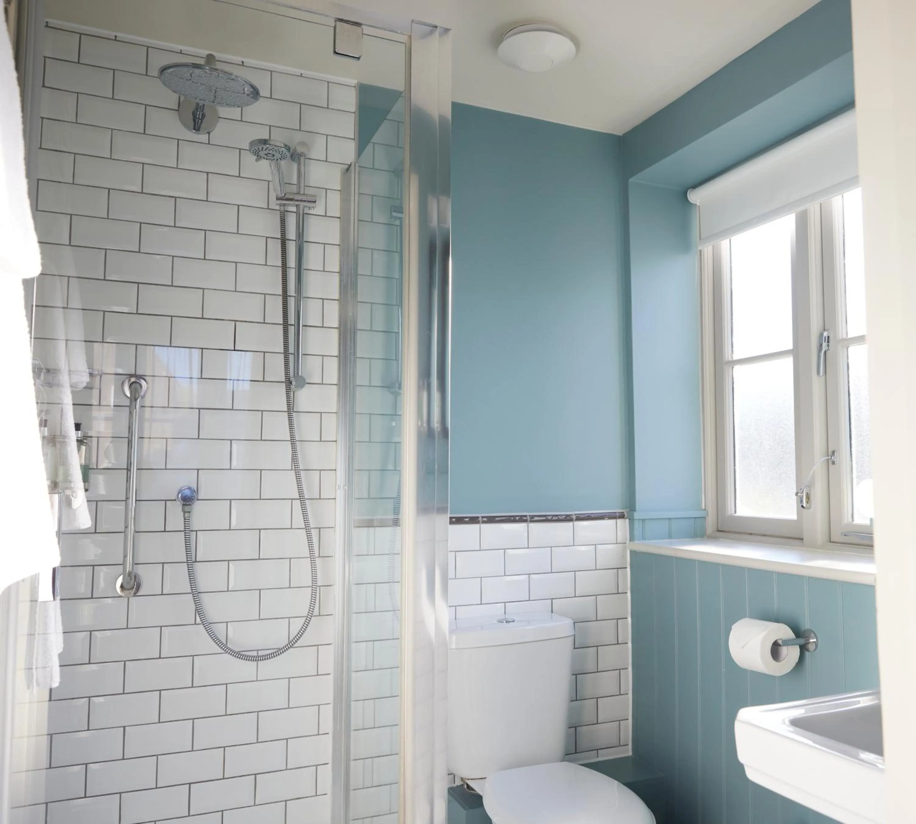 Bathroom in Feathers by Chef & Brewer Collection