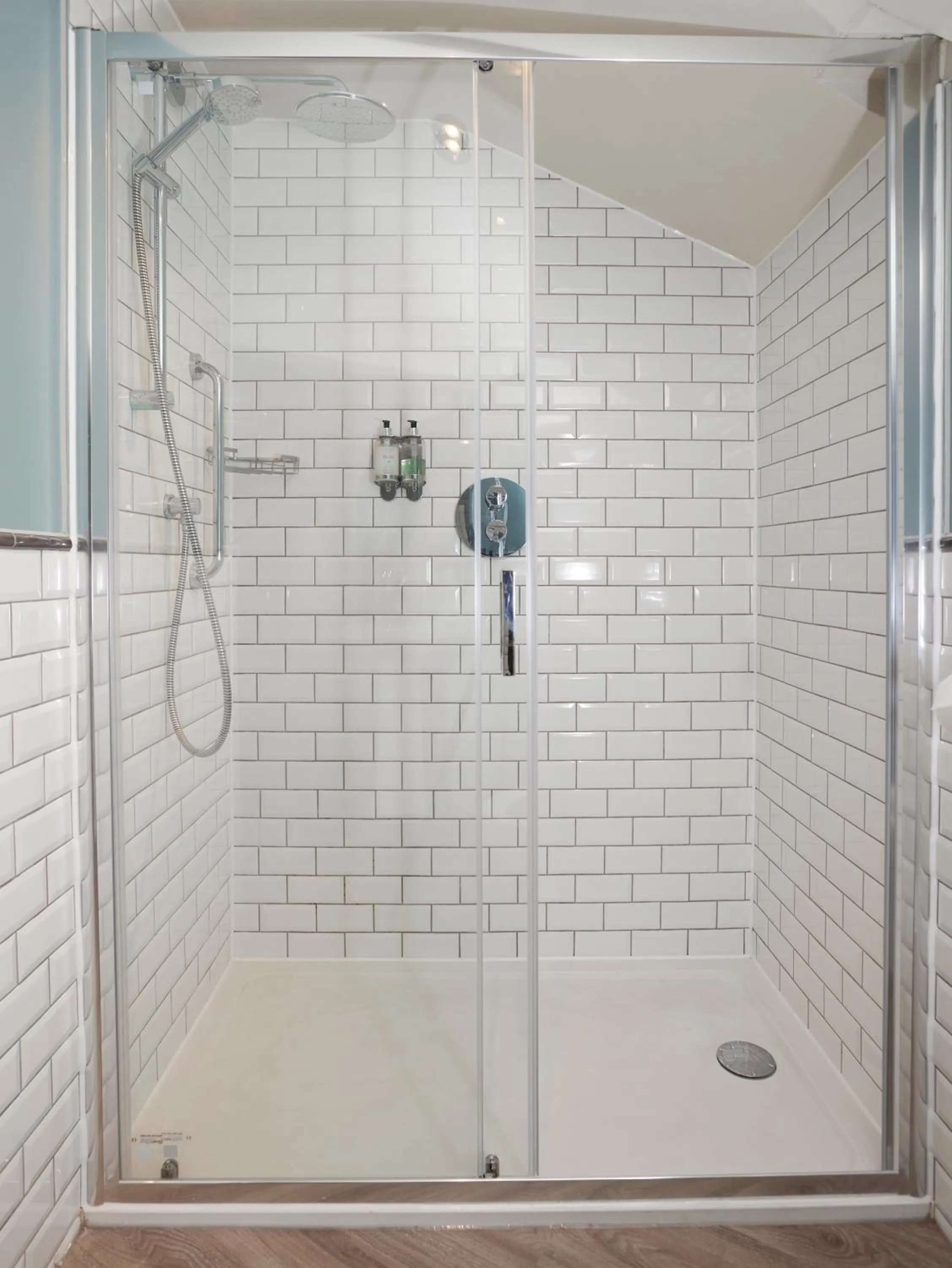 Bathroom in Feathers by Chef & Brewer Collection