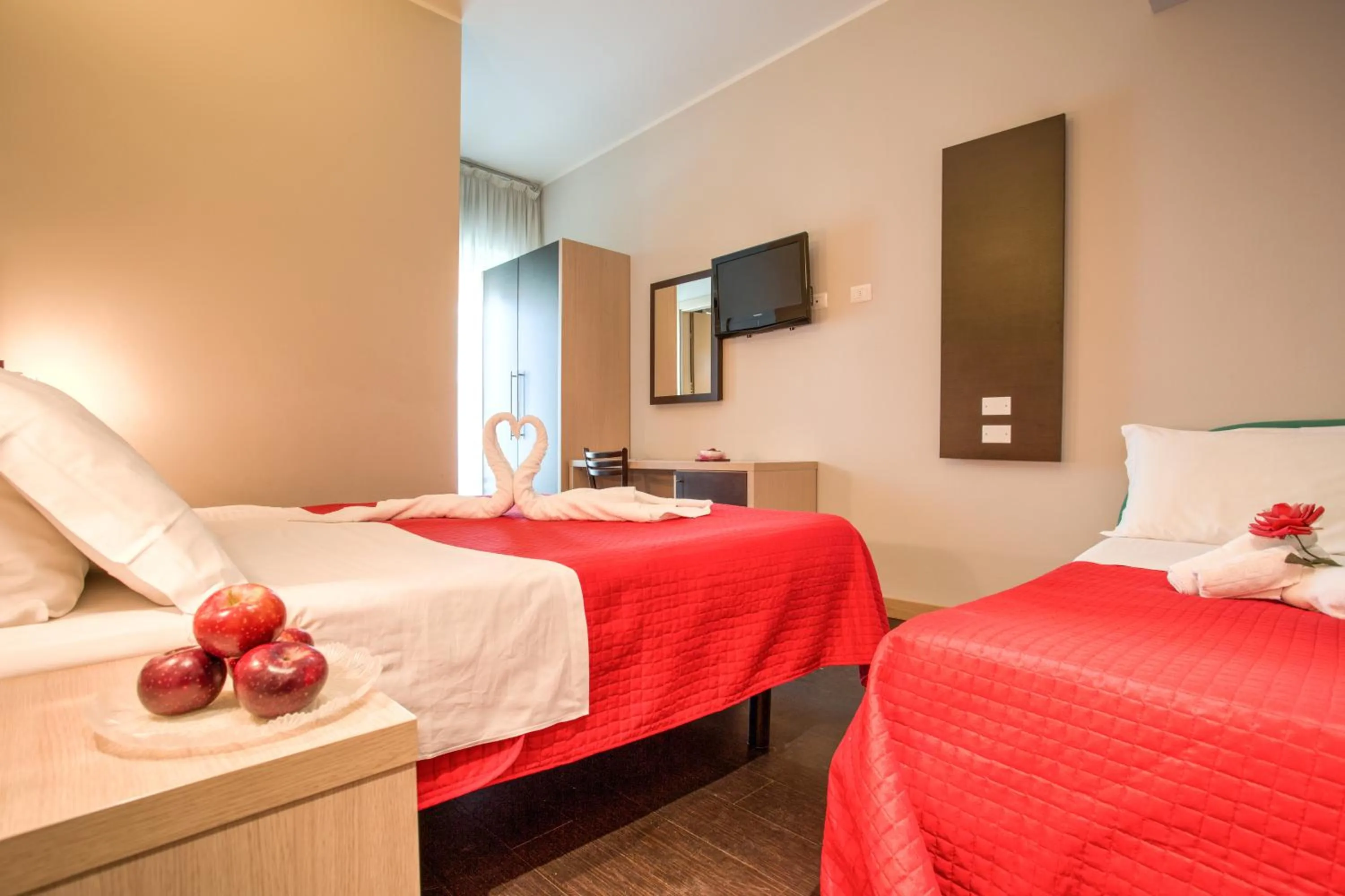 Bedroom, Bed in Hotel Aiglon