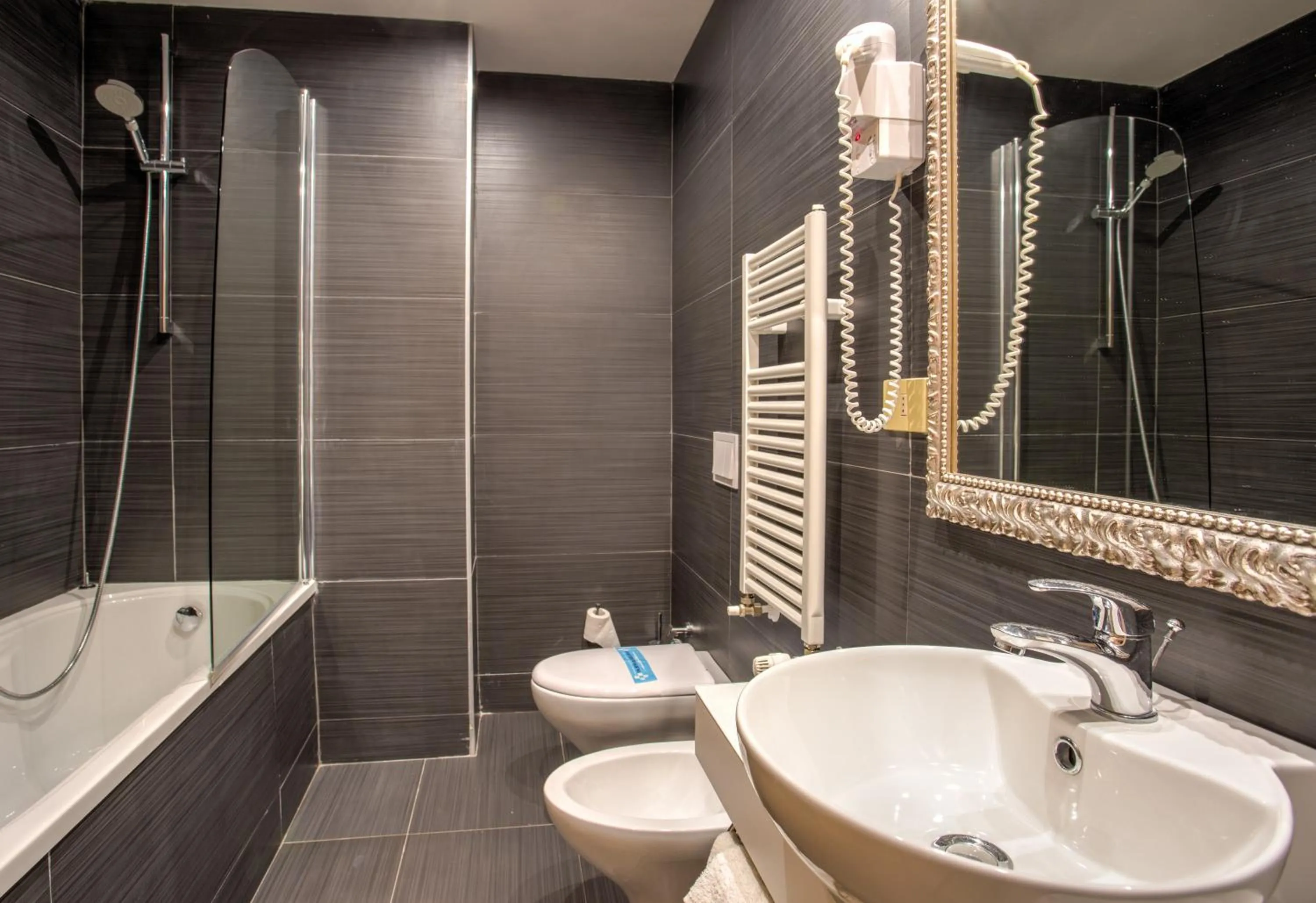 Shower in Hotel Aiglon