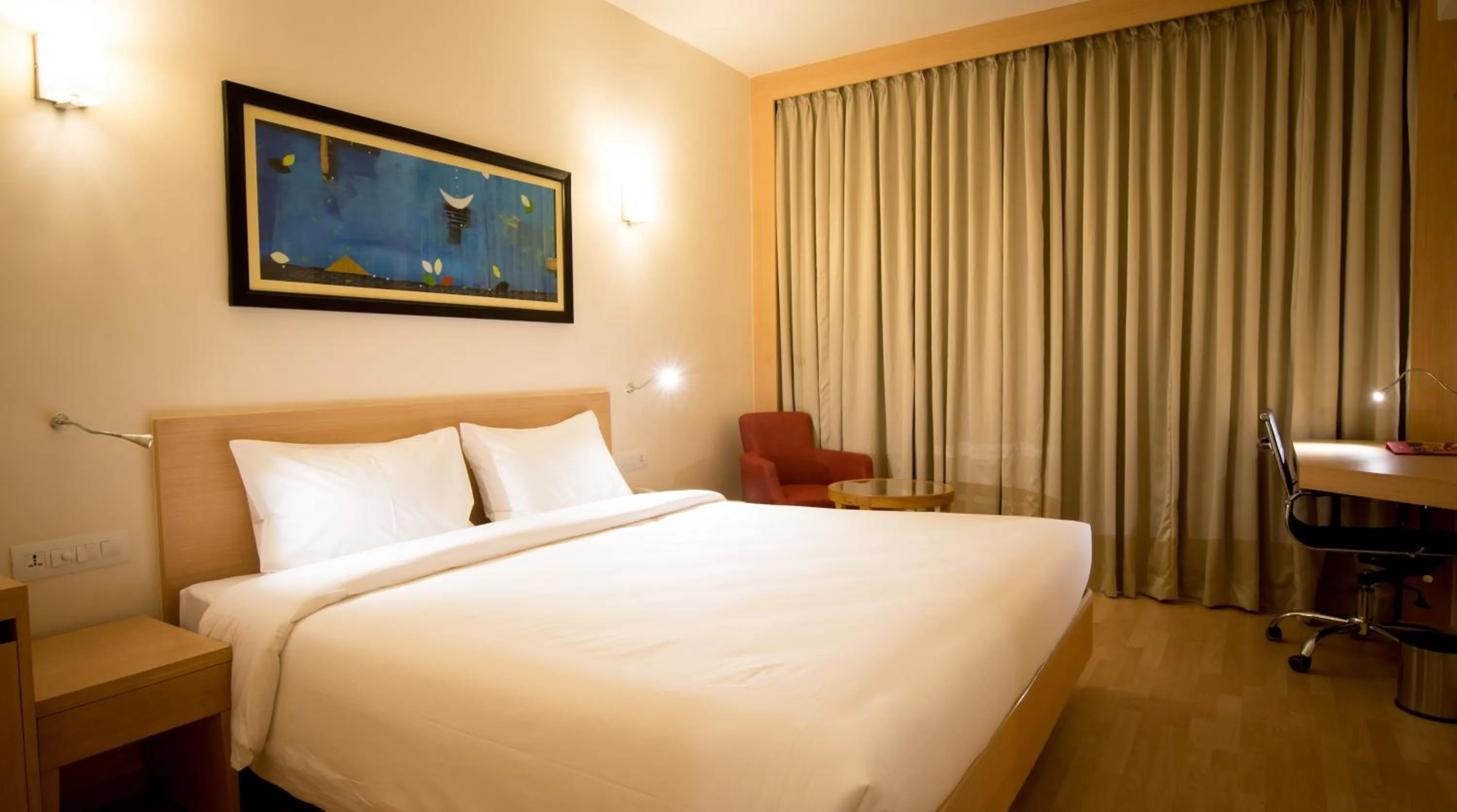 Bedroom, Bed in Red Fox by Lemon Tree Hotels, Tiruchirappalli Trichy