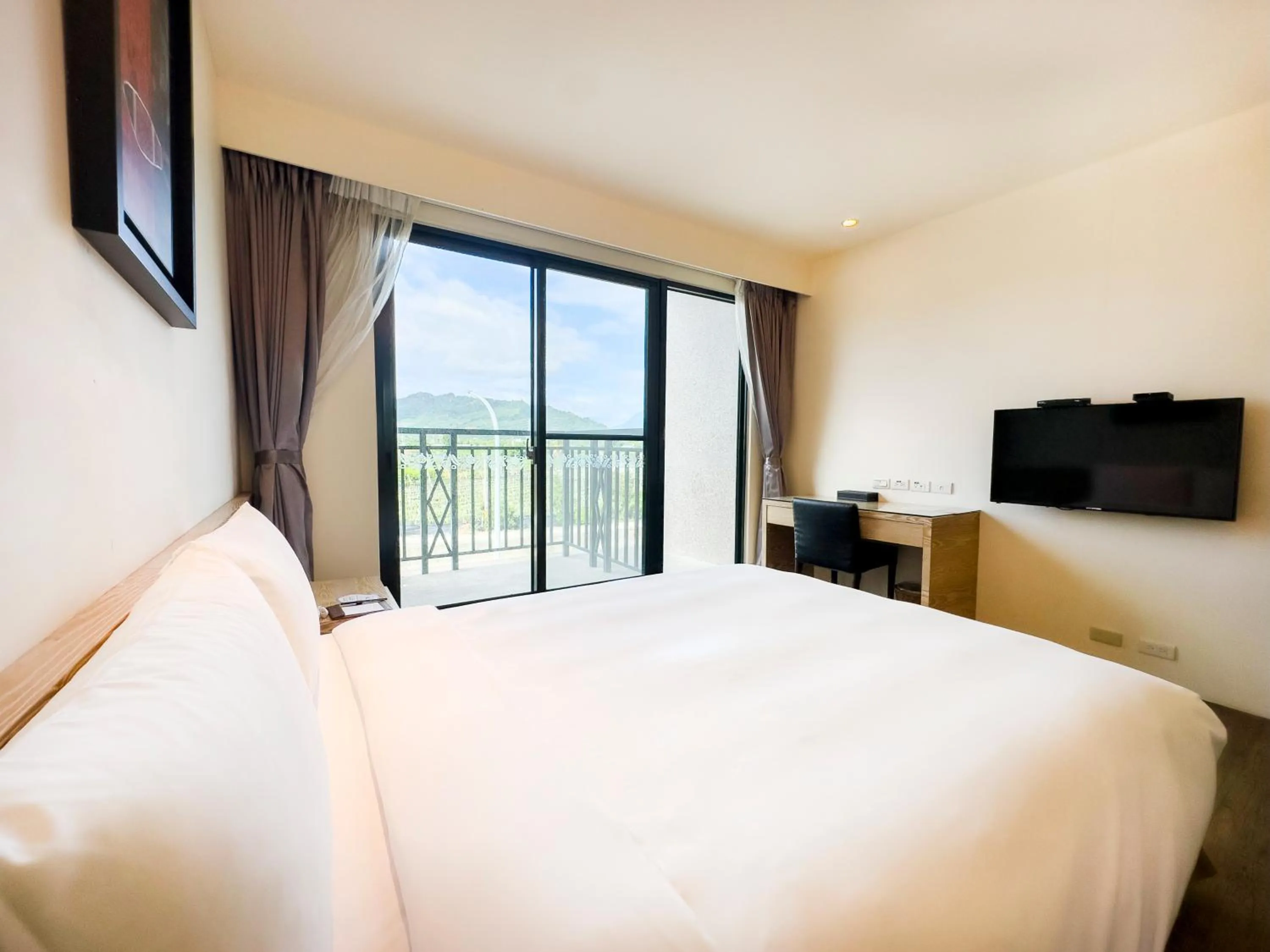 Photo of the whole room, Bed in Naruwan Galaxy Place