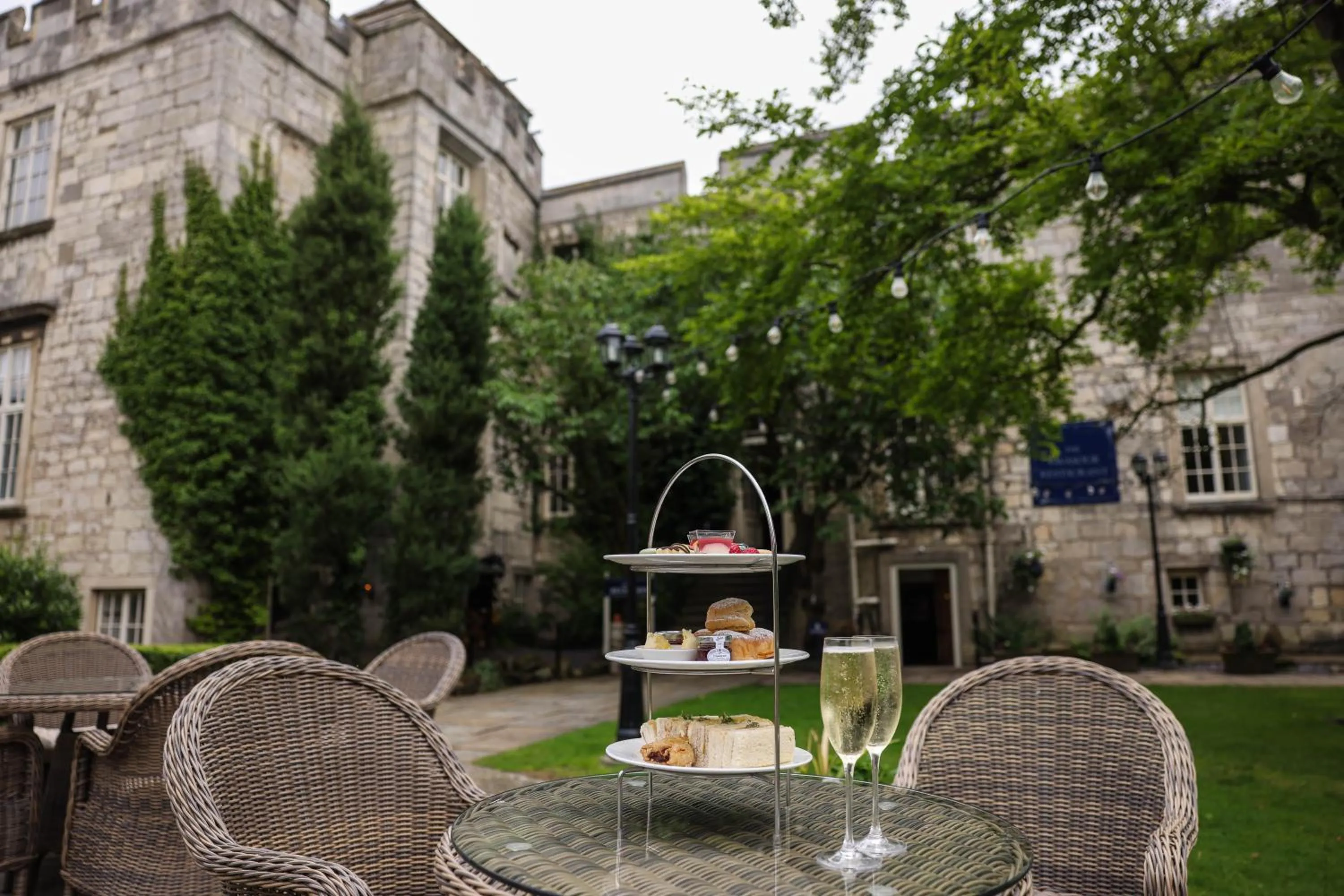 Food and drinks in Hazlewood Castle & Spa