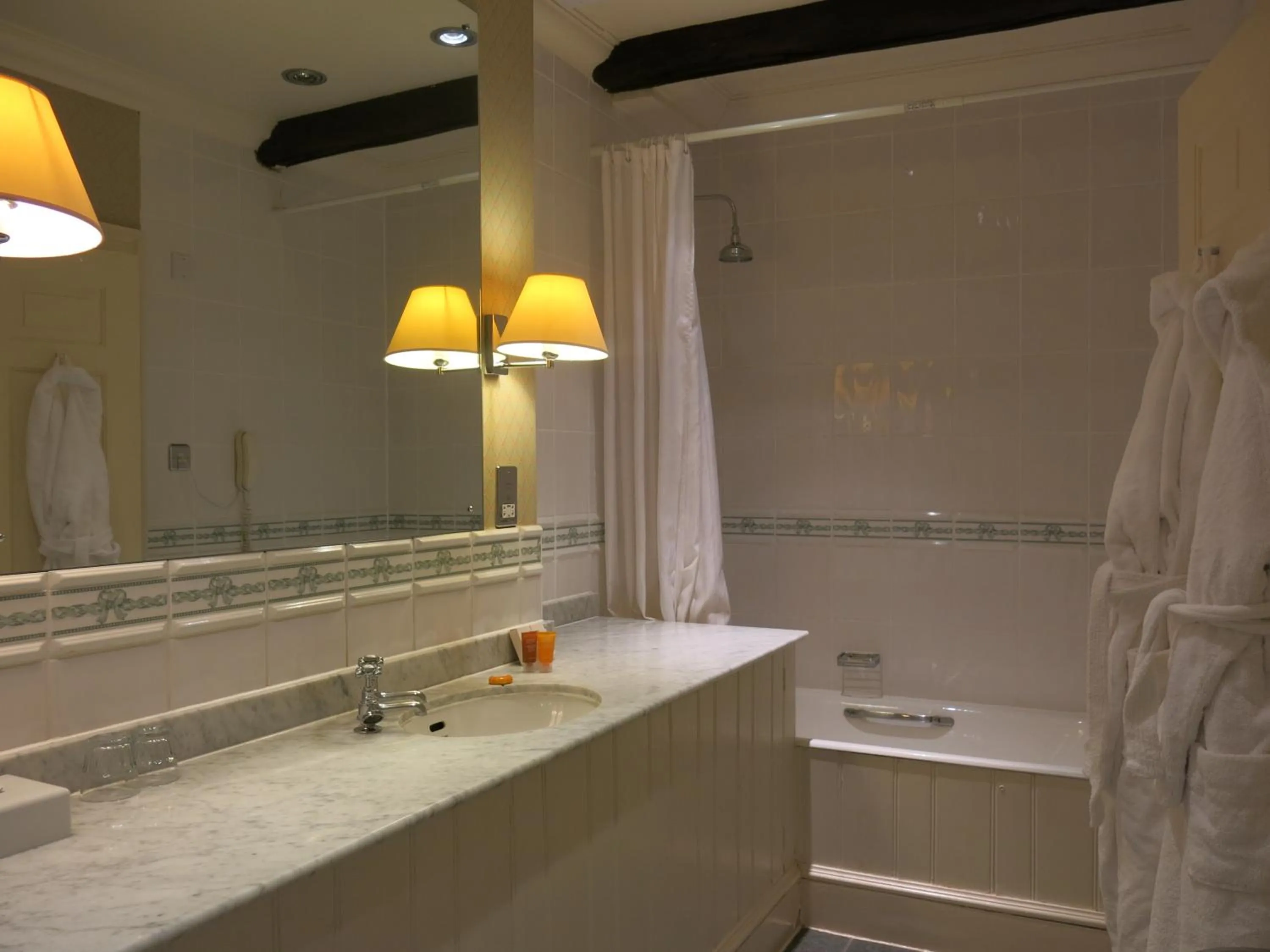 Shower in Hazlewood Castle & Spa