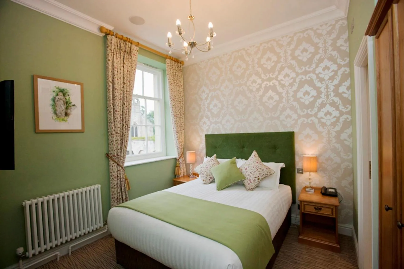 Bedroom, Bed in Hazlewood Castle & Spa