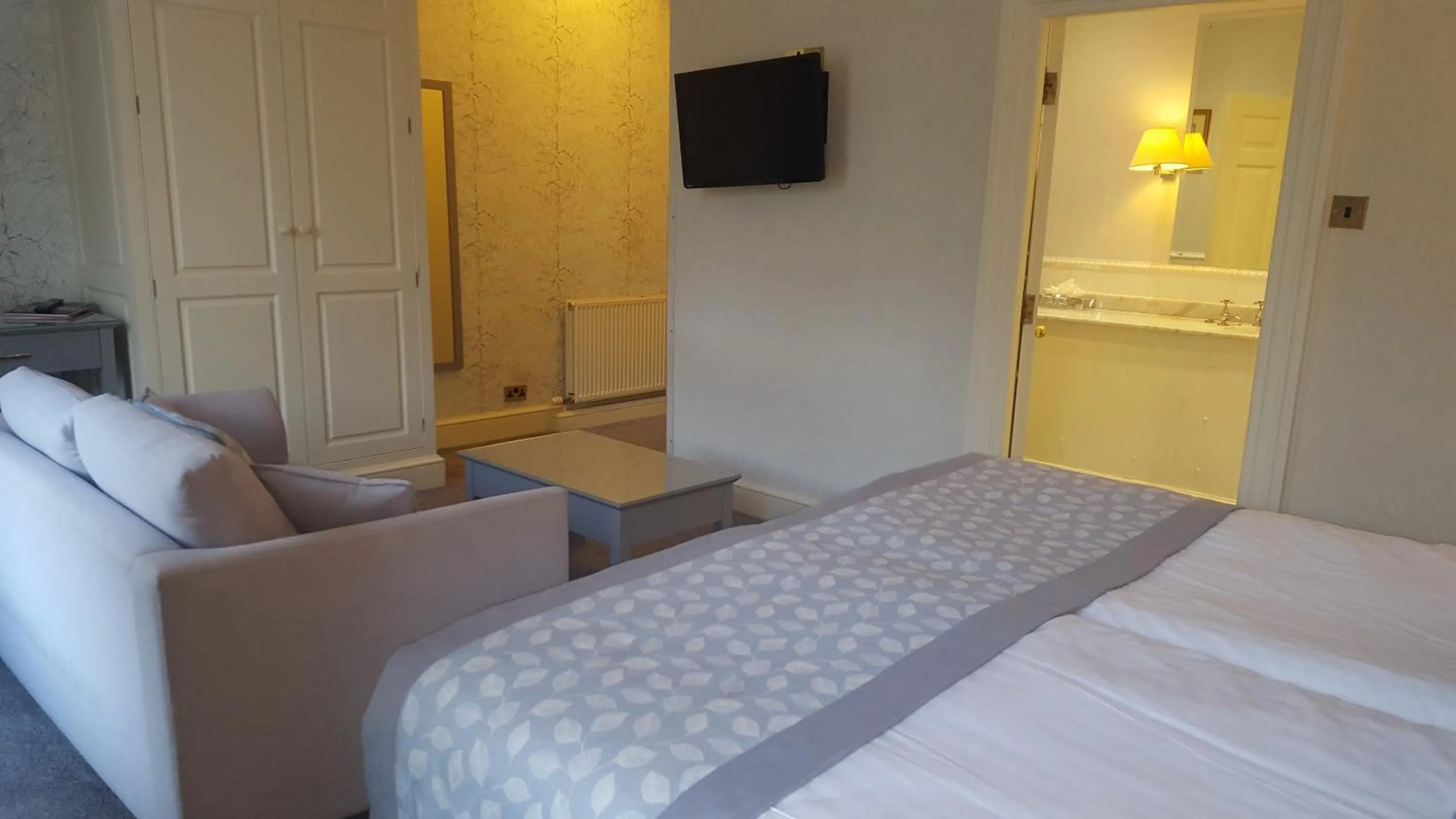 TV and multimedia, Bed in Hazlewood Castle & Spa