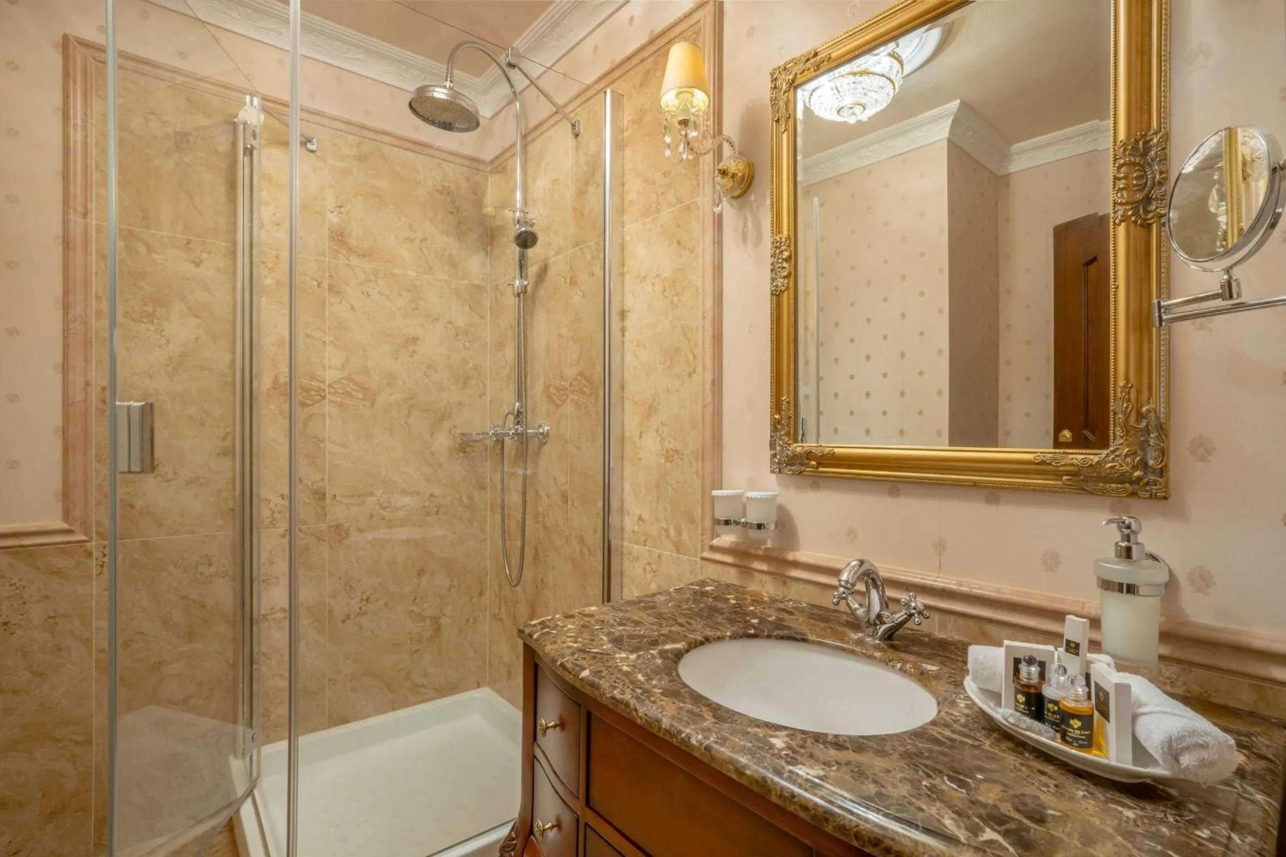 Bathroom in Galicia Nueva, castle hotel