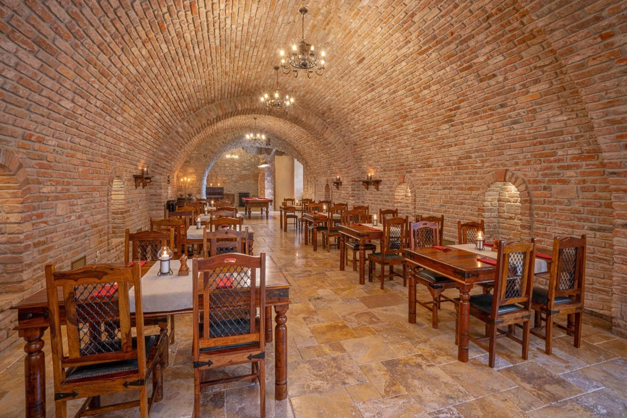 Restaurant/places to eat in Galicia Nueva, castle hotel