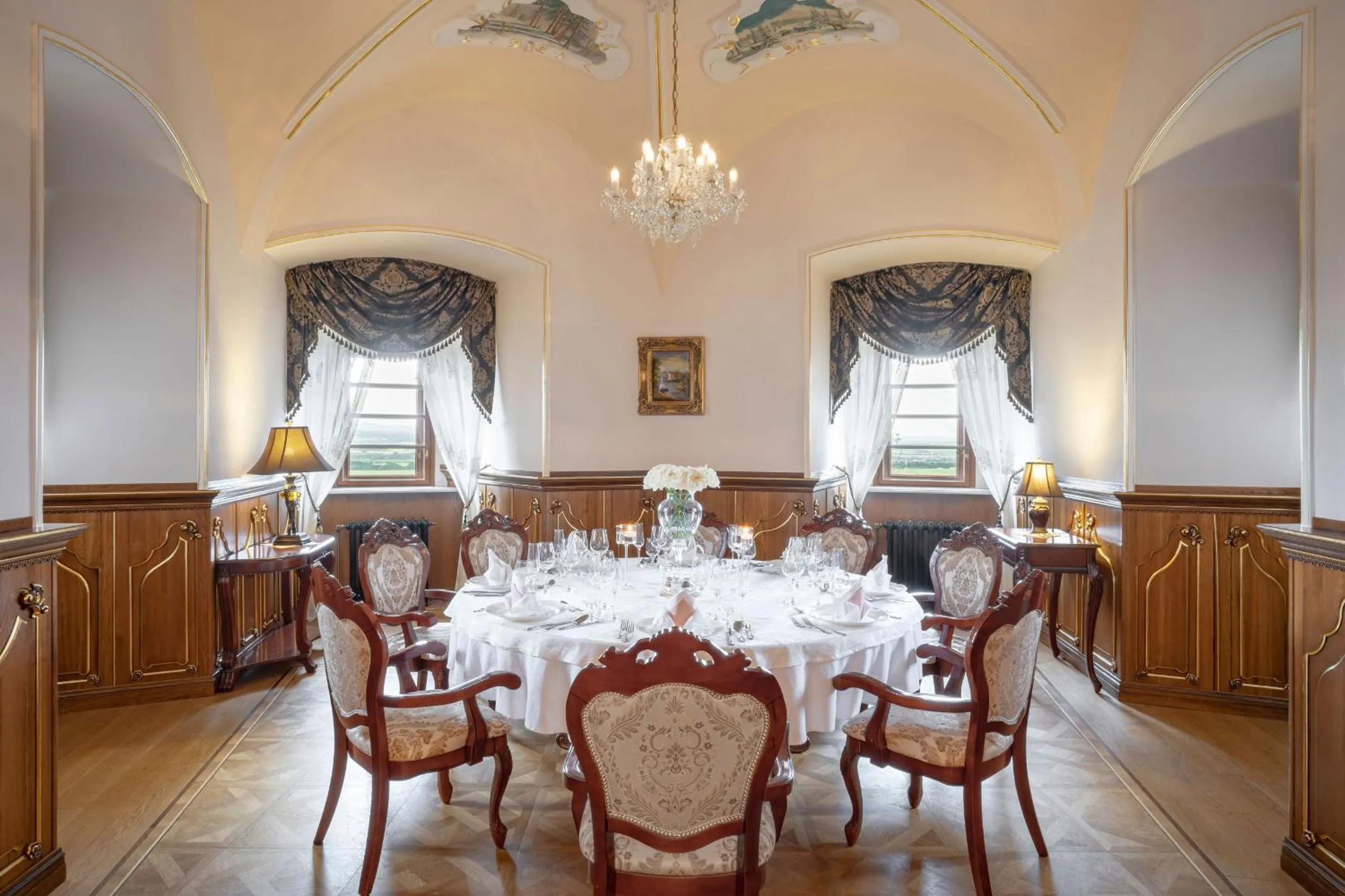 Restaurant/places to eat in Galicia Nueva, castle hotel