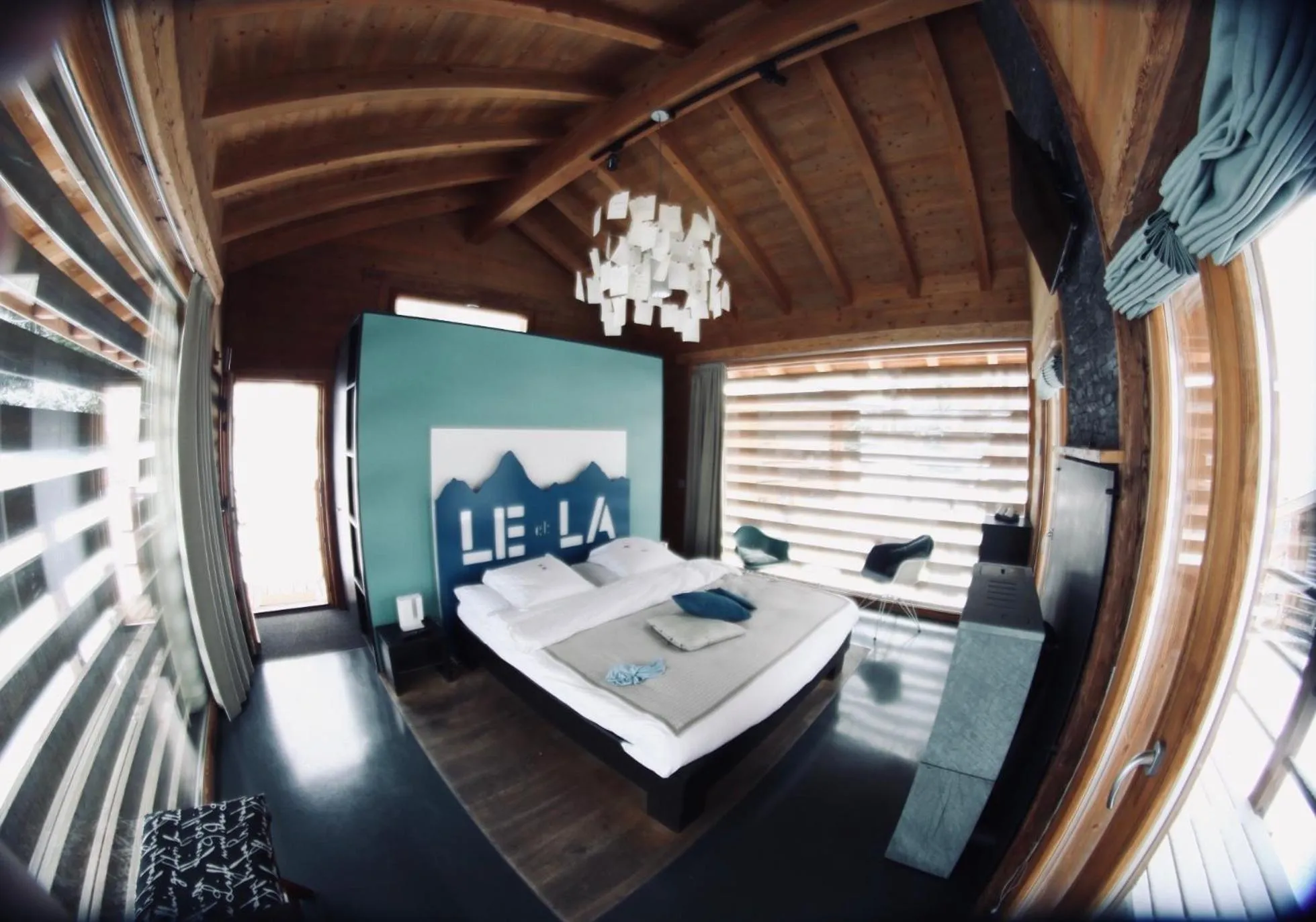 Shower in Les Mazots de la Source & Spa