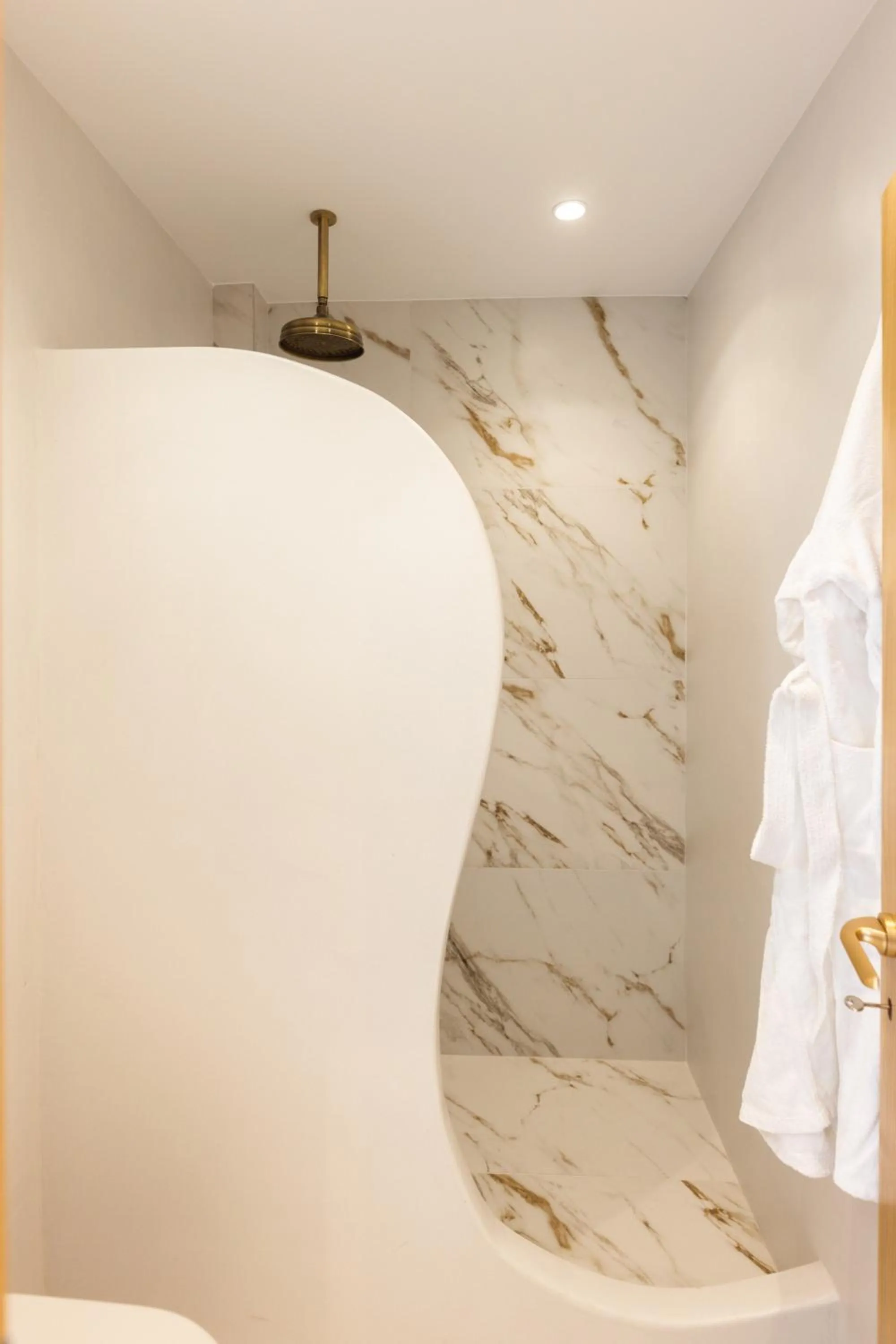 Shower in Ktima Lino