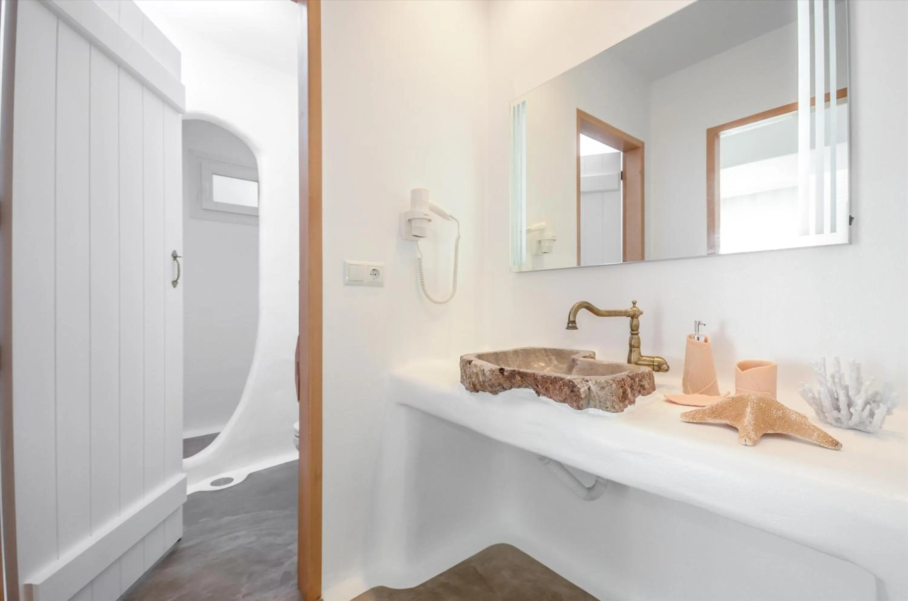 Shower in Ktima Lino