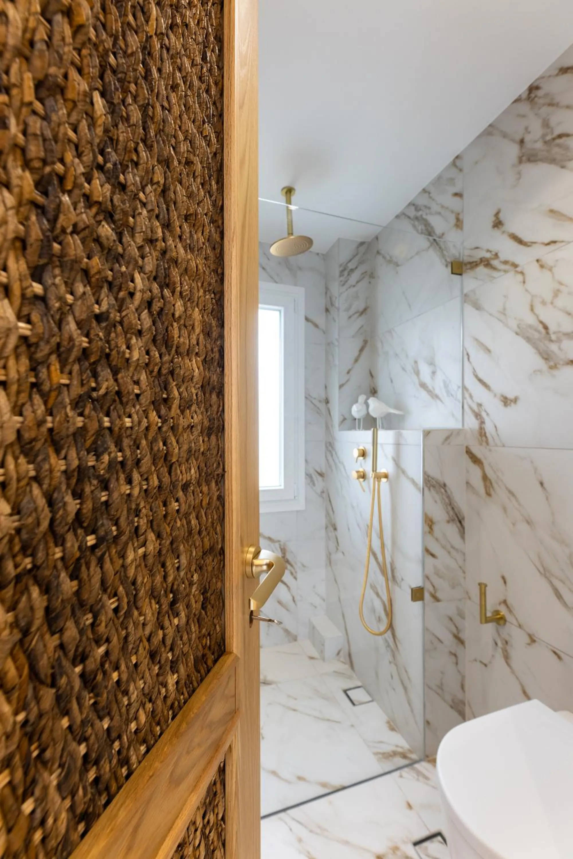 Shower in Ktima Lino