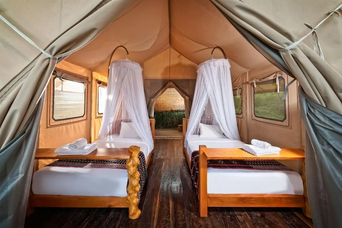 Bedroom, Bed in Lak Tented Camp