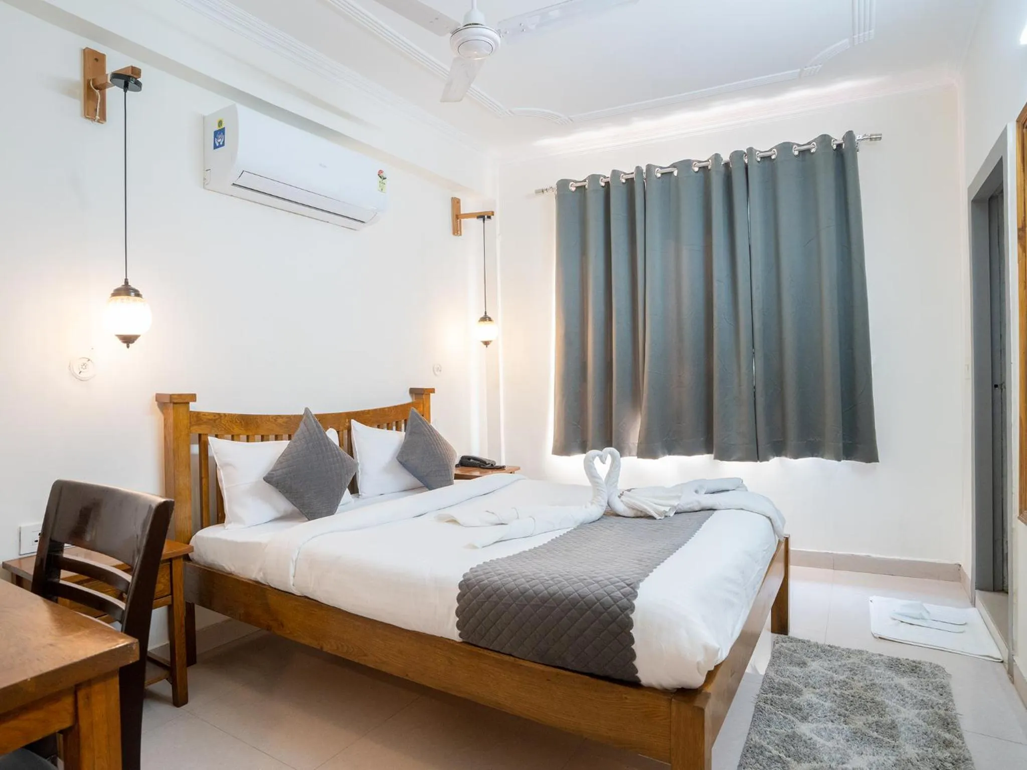 Photo of the whole room in Moustache Agra