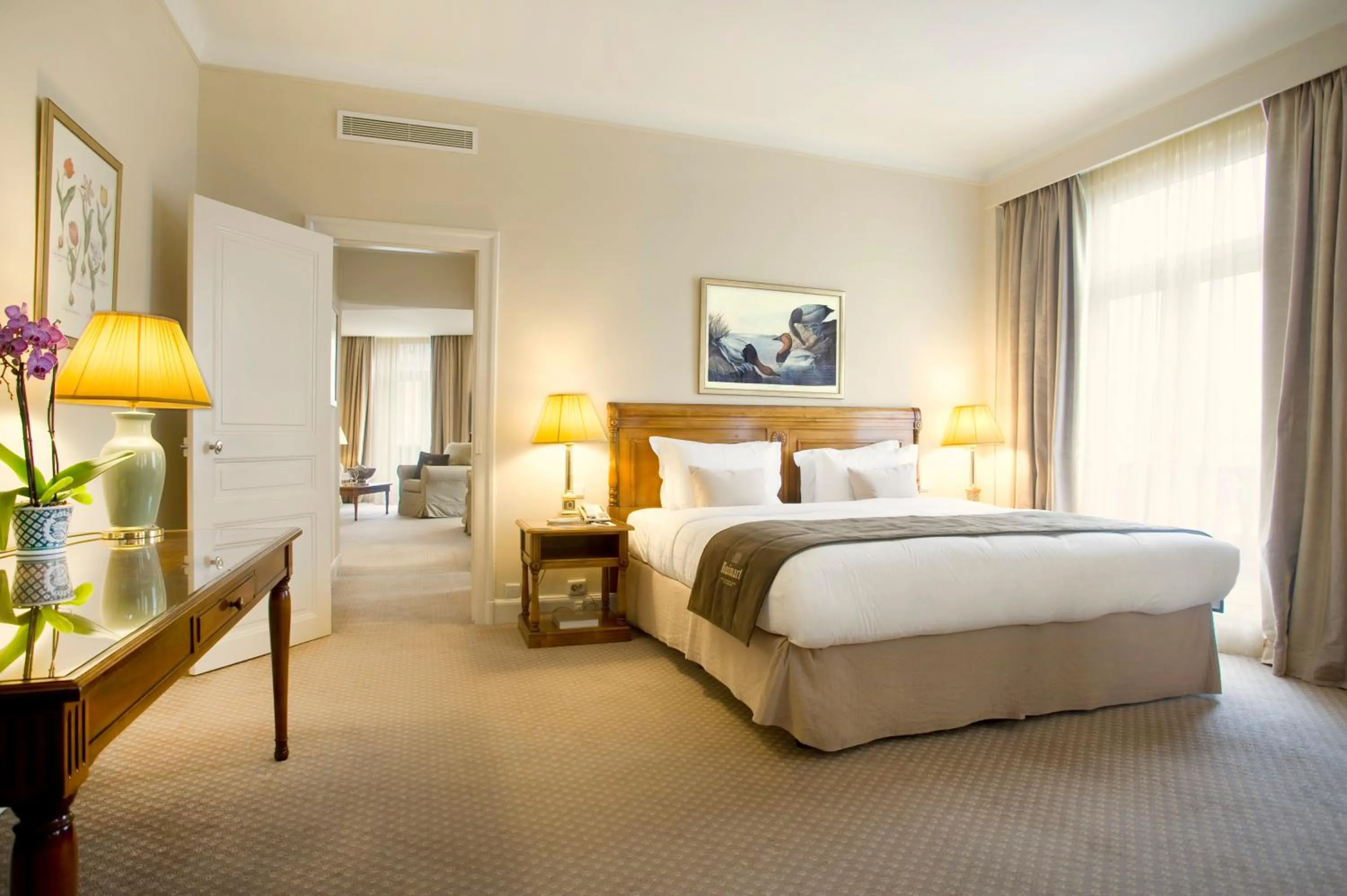 Bed in Hotel Le Plaza Brussels