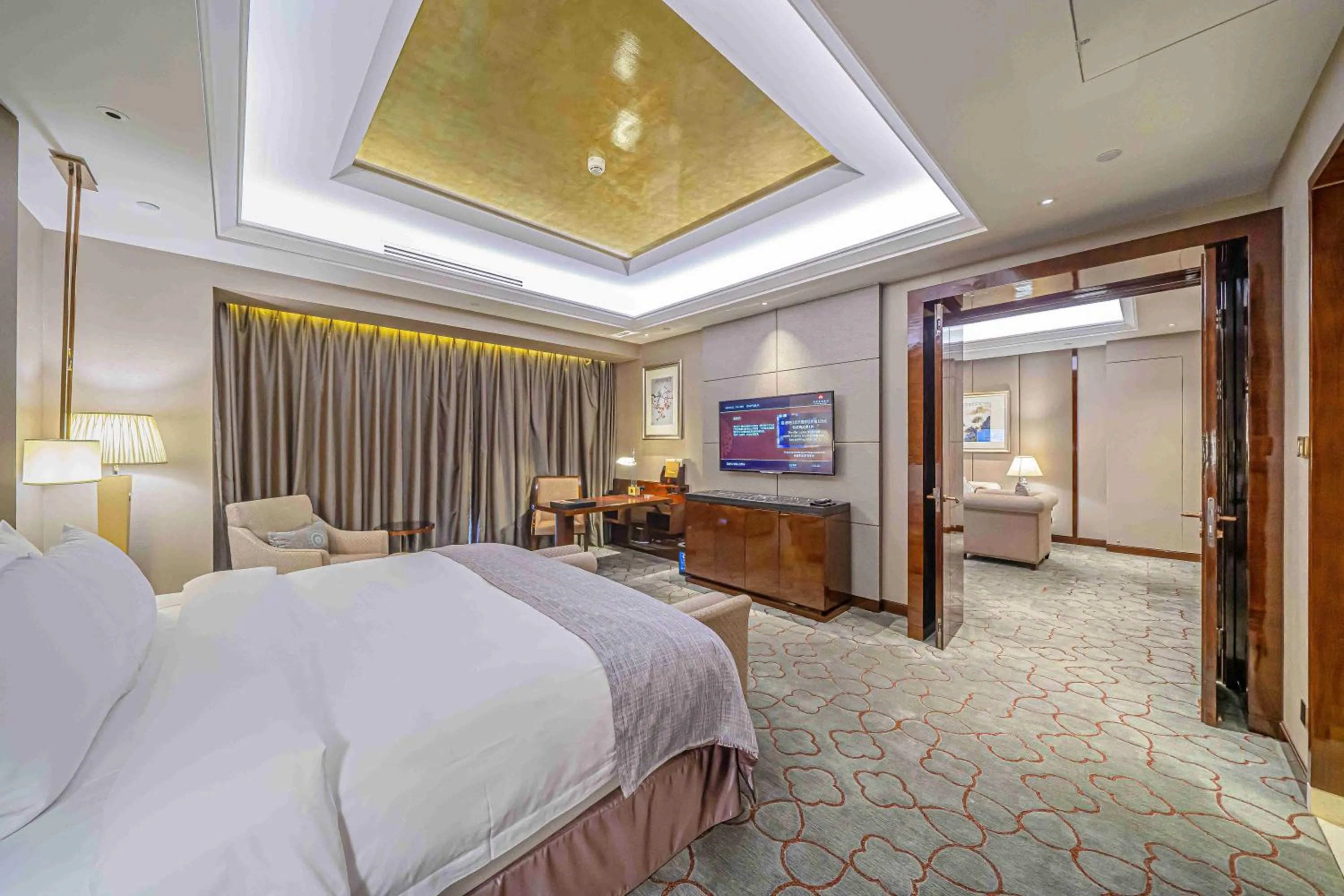 Bed in Zhaolin Grand Hotel