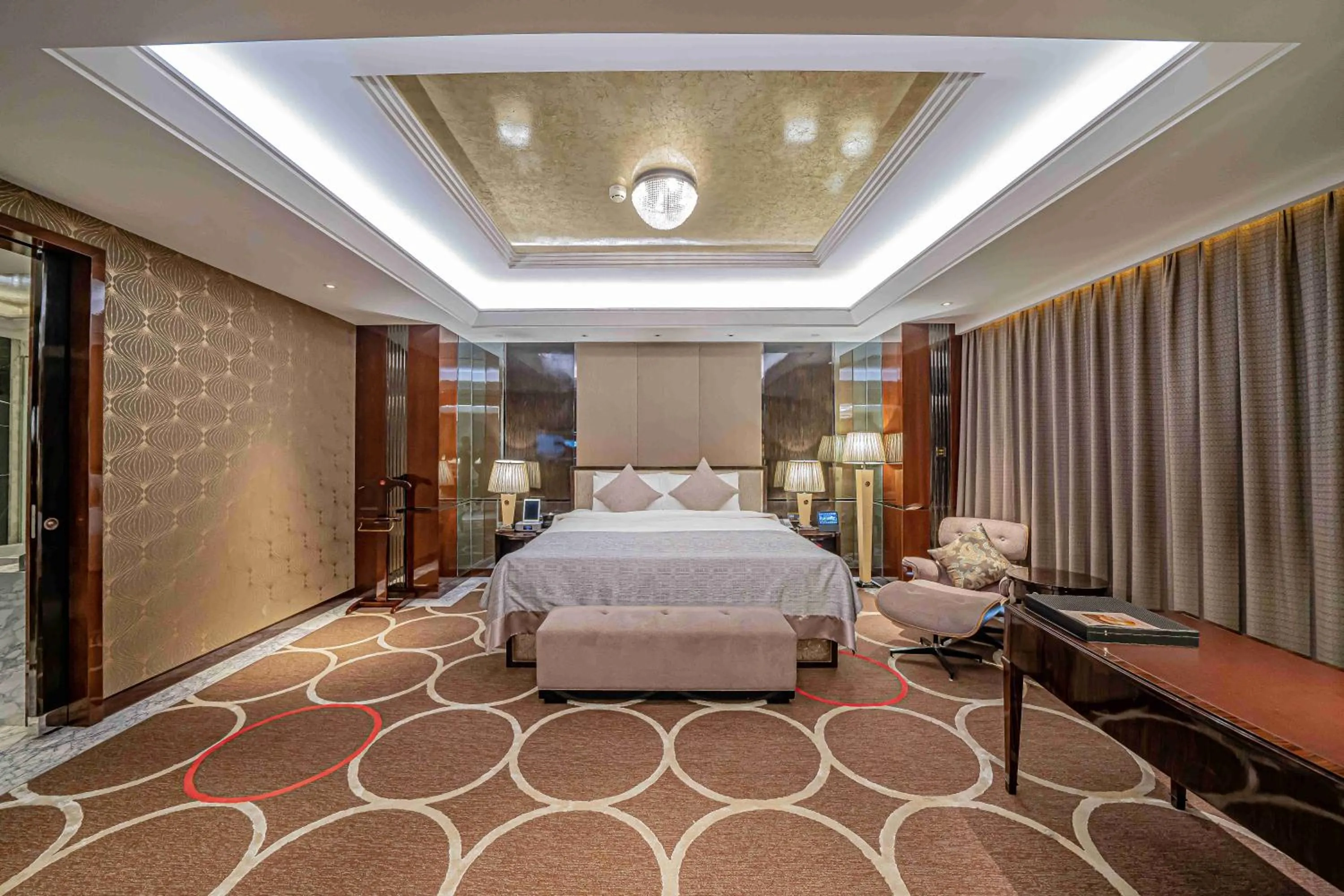 Bed in Zhaolin Grand Hotel