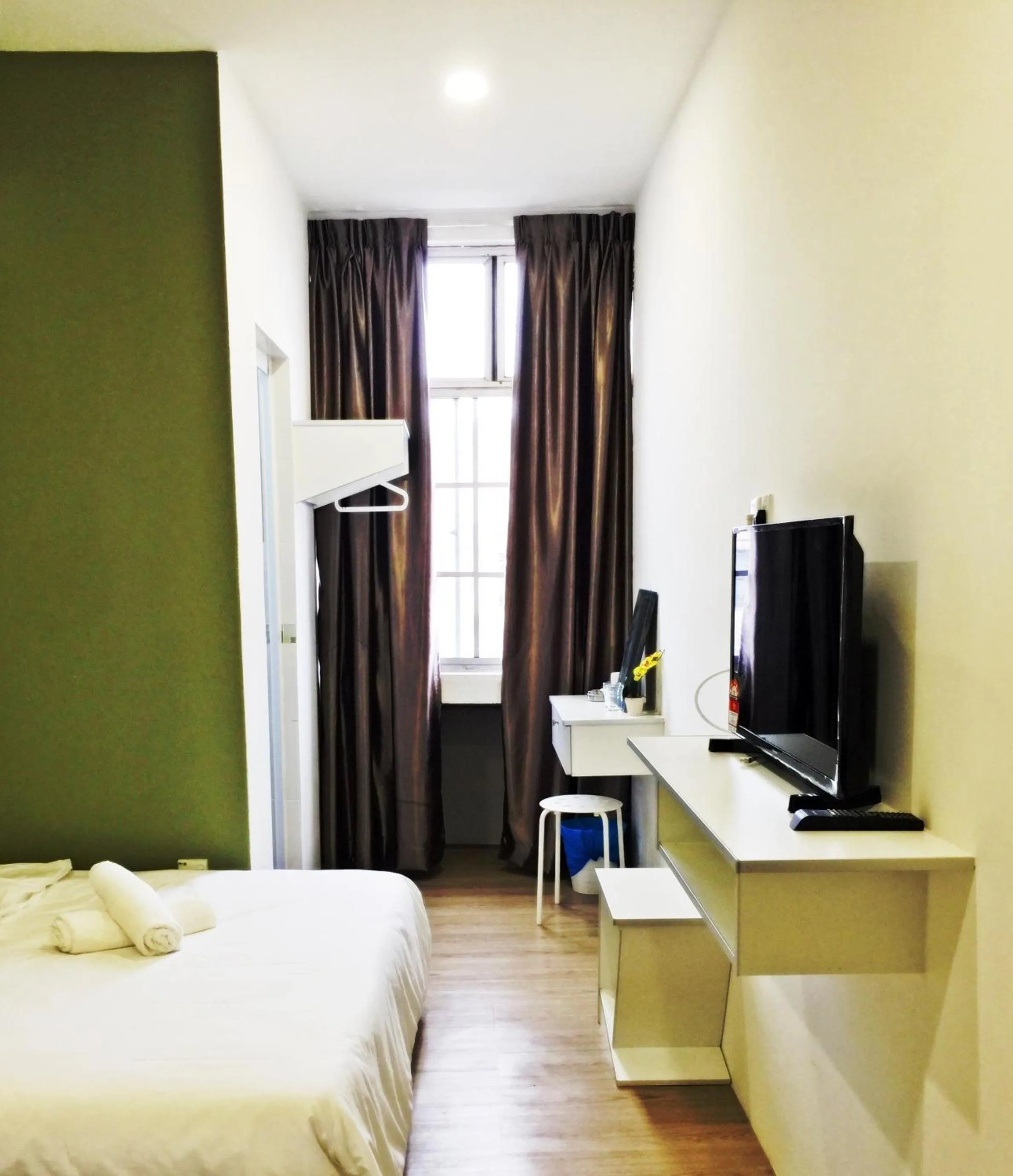 City view, Bed in The b'Hotel