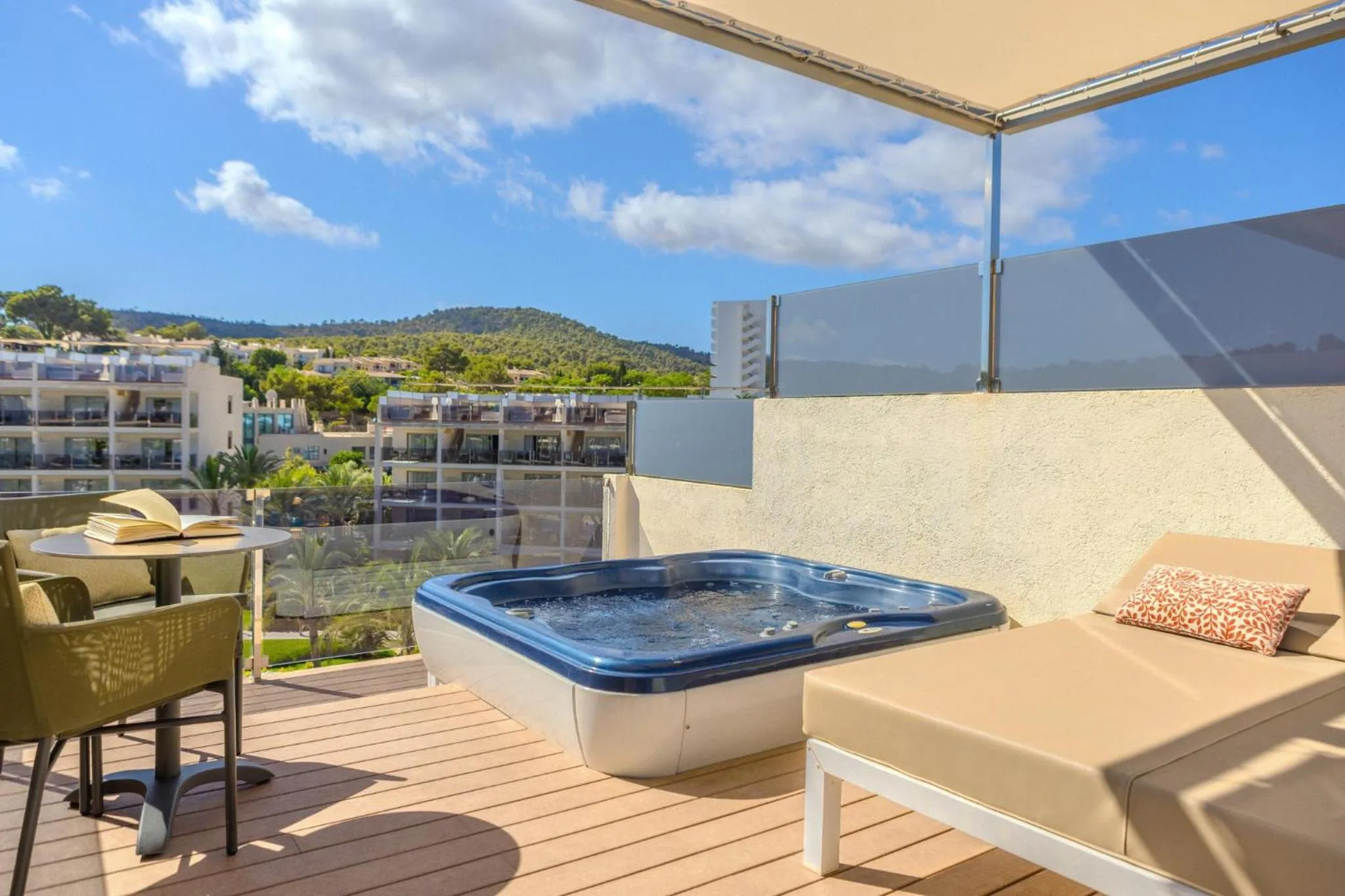 Photo of the whole room in Zafiro Palace Palmanova