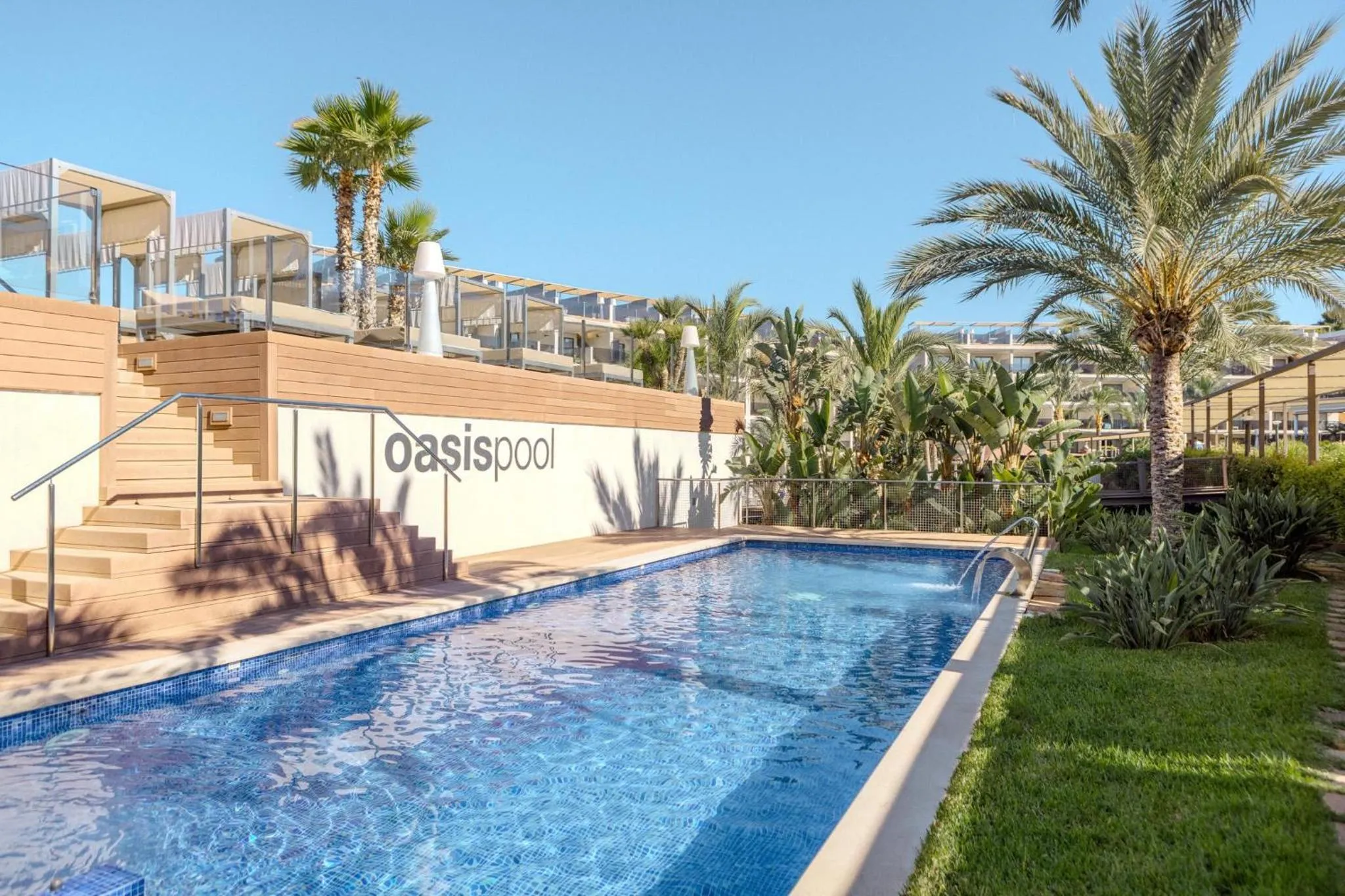 Swimming pool in Zafiro Palace Palmanova