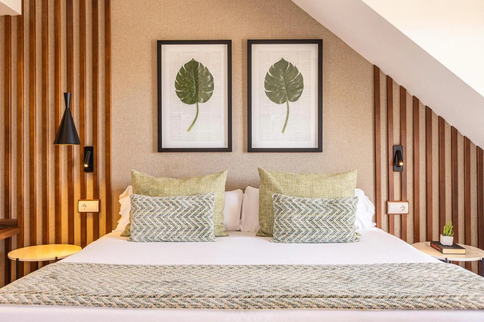 Photo of the whole room, Bed in Zafiro Palace Palmanova