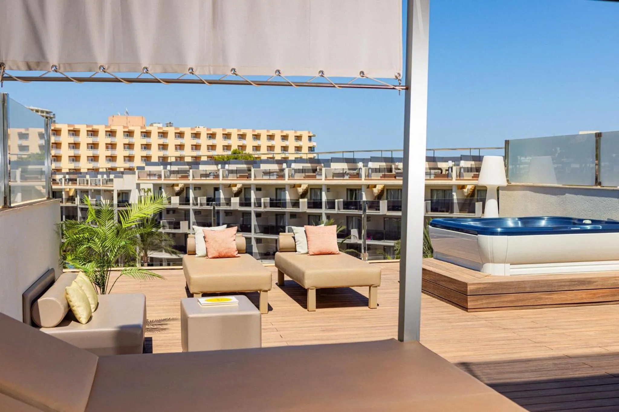 Photo of the whole room in Zafiro Palace Palmanova