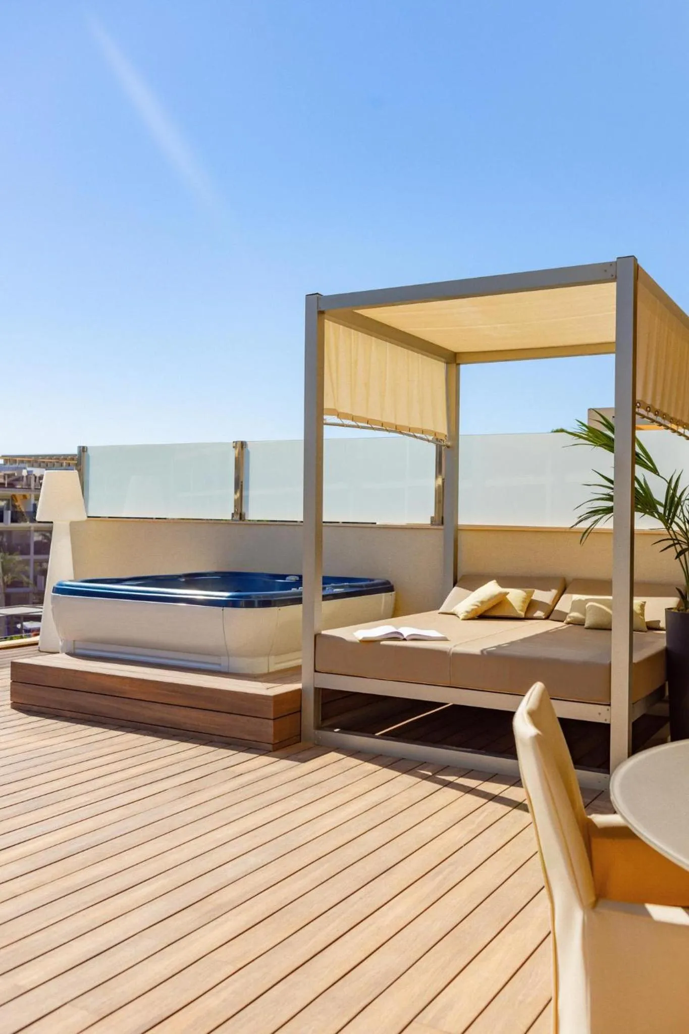 Photo of the whole room in Zafiro Palace Palmanova