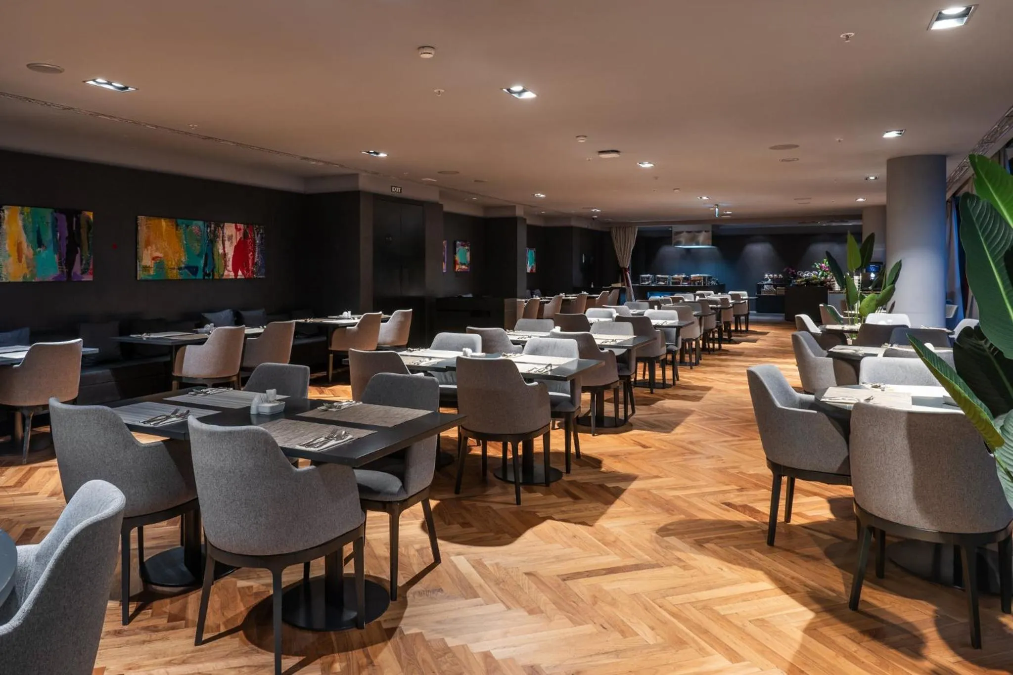 Restaurant/places to eat in Crowne Plaza Podgorica by IHG