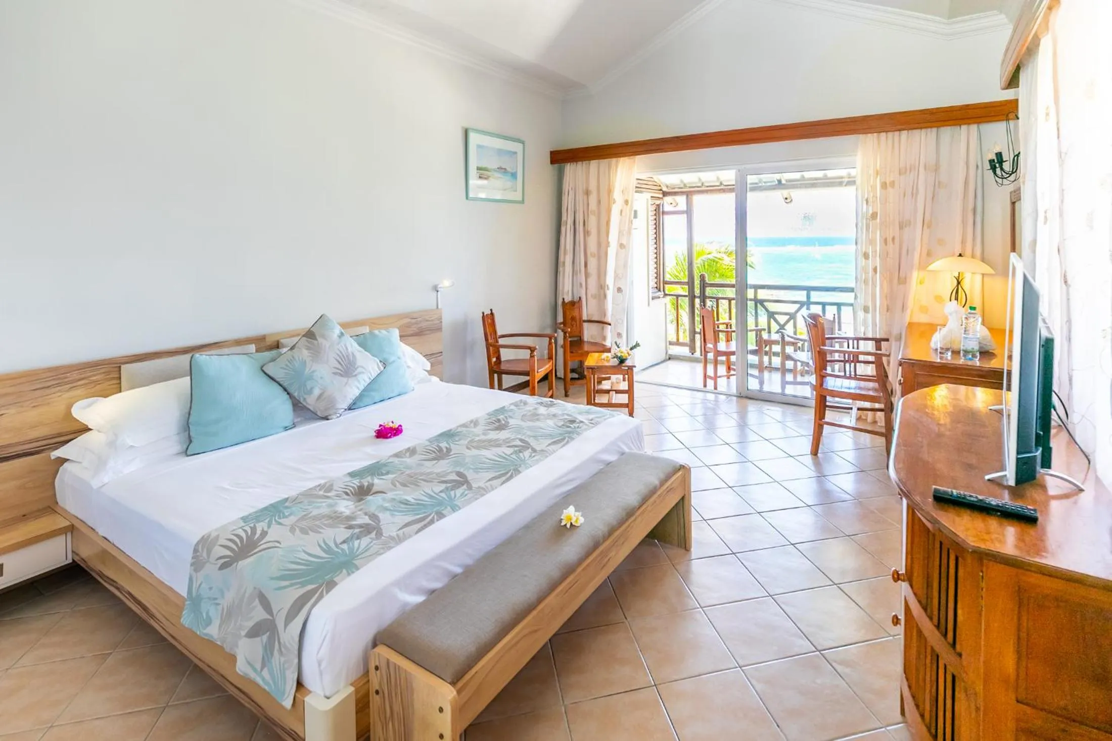 Photo of the whole room, Bed in Le Peninsula Bay Beach Resort & Spa