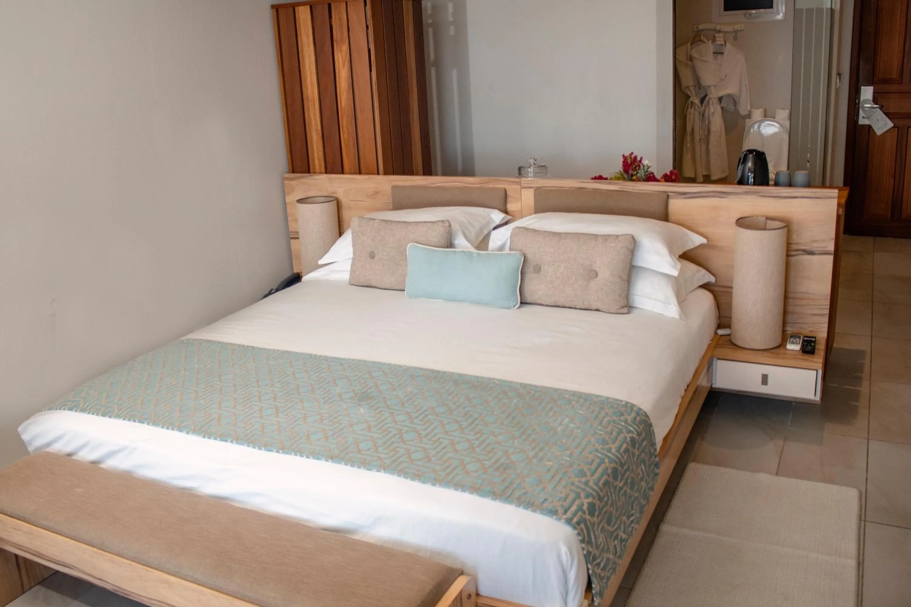 Photo of the whole room, Bed in Le Peninsula Bay Beach Resort & Spa