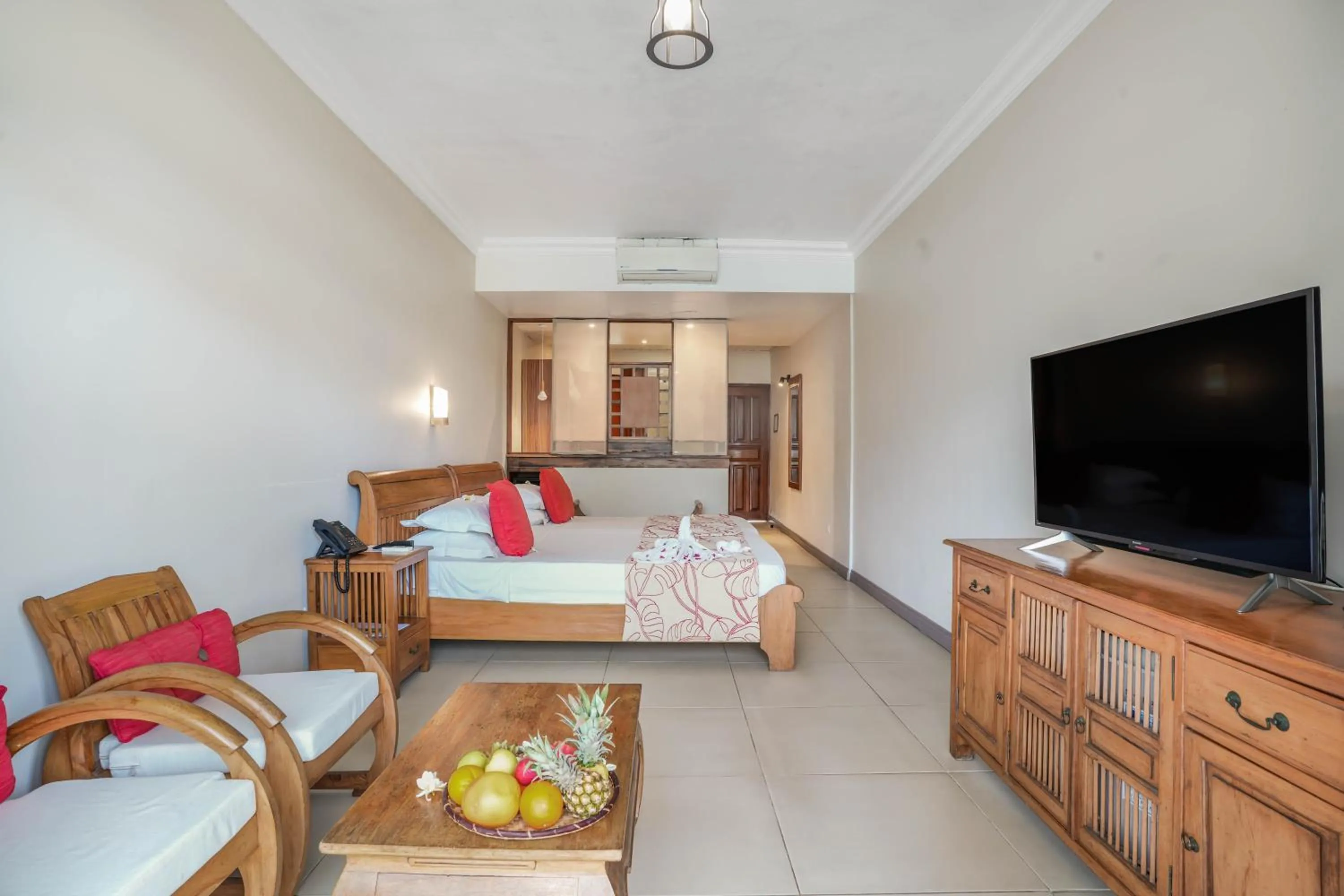 Bed in Le Peninsula Bay Beach Resort & Spa