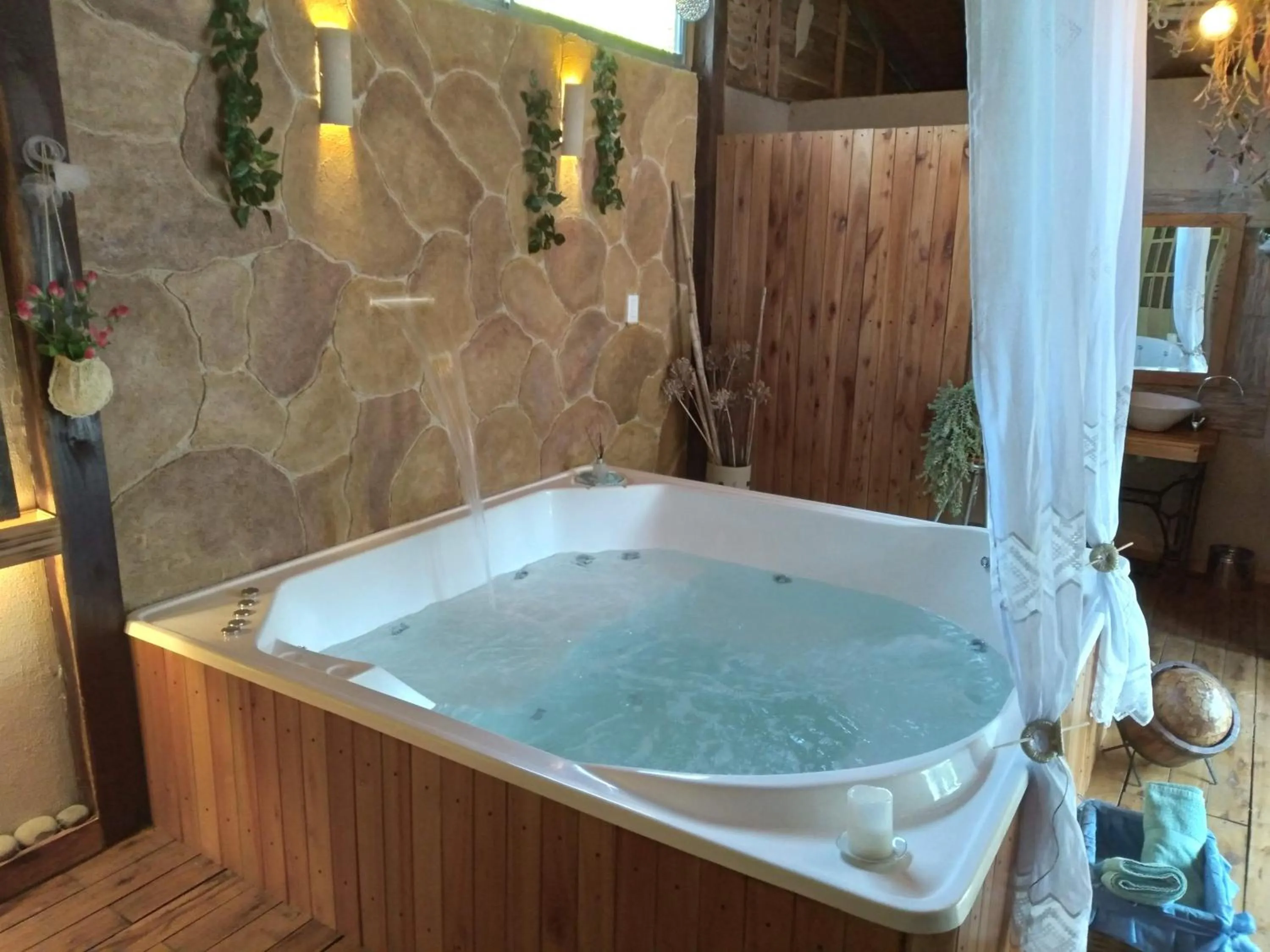 Hot Tub in Pualy Resort & Spa