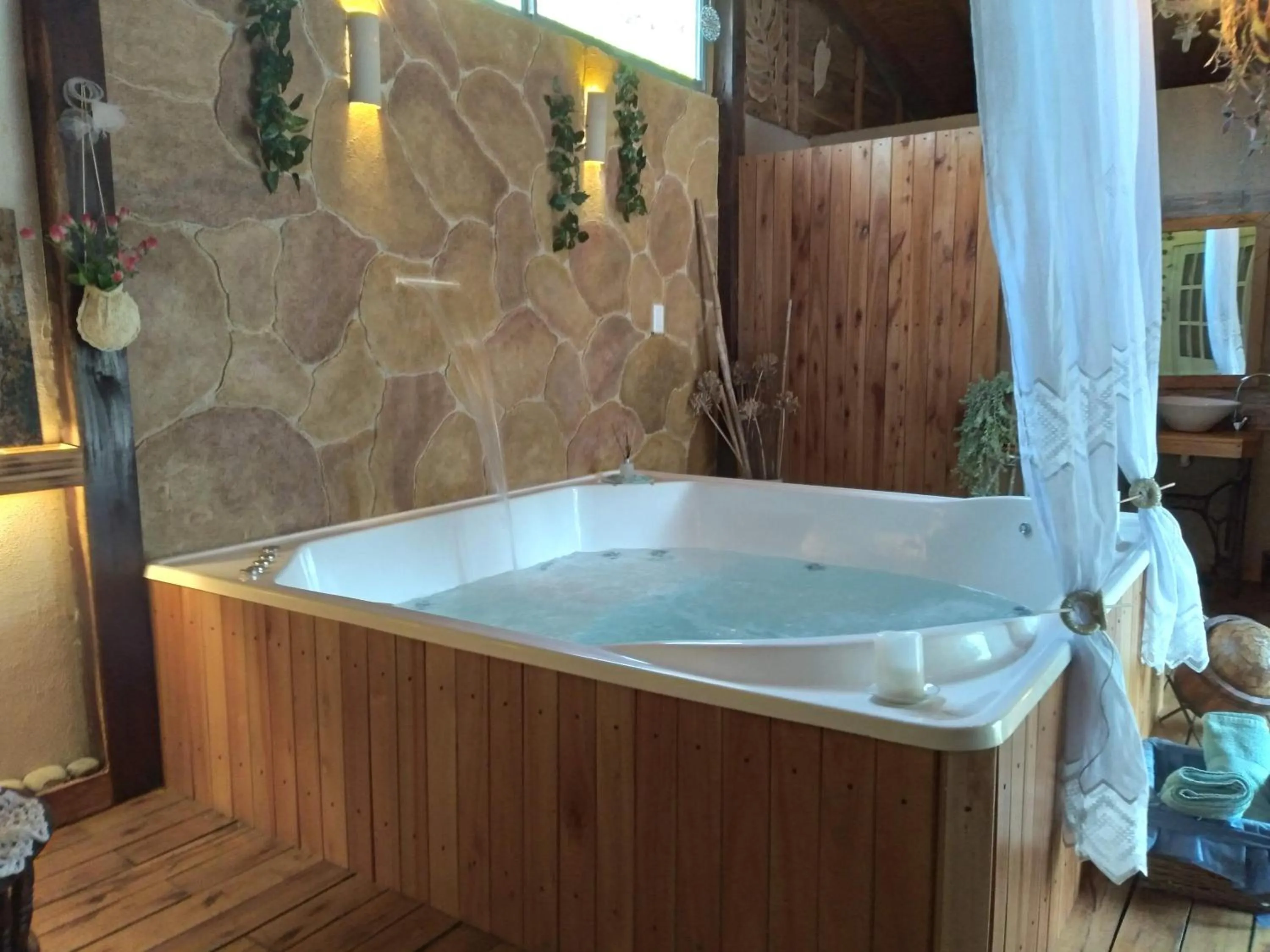 Hot Tub in Pualy Resort & Spa