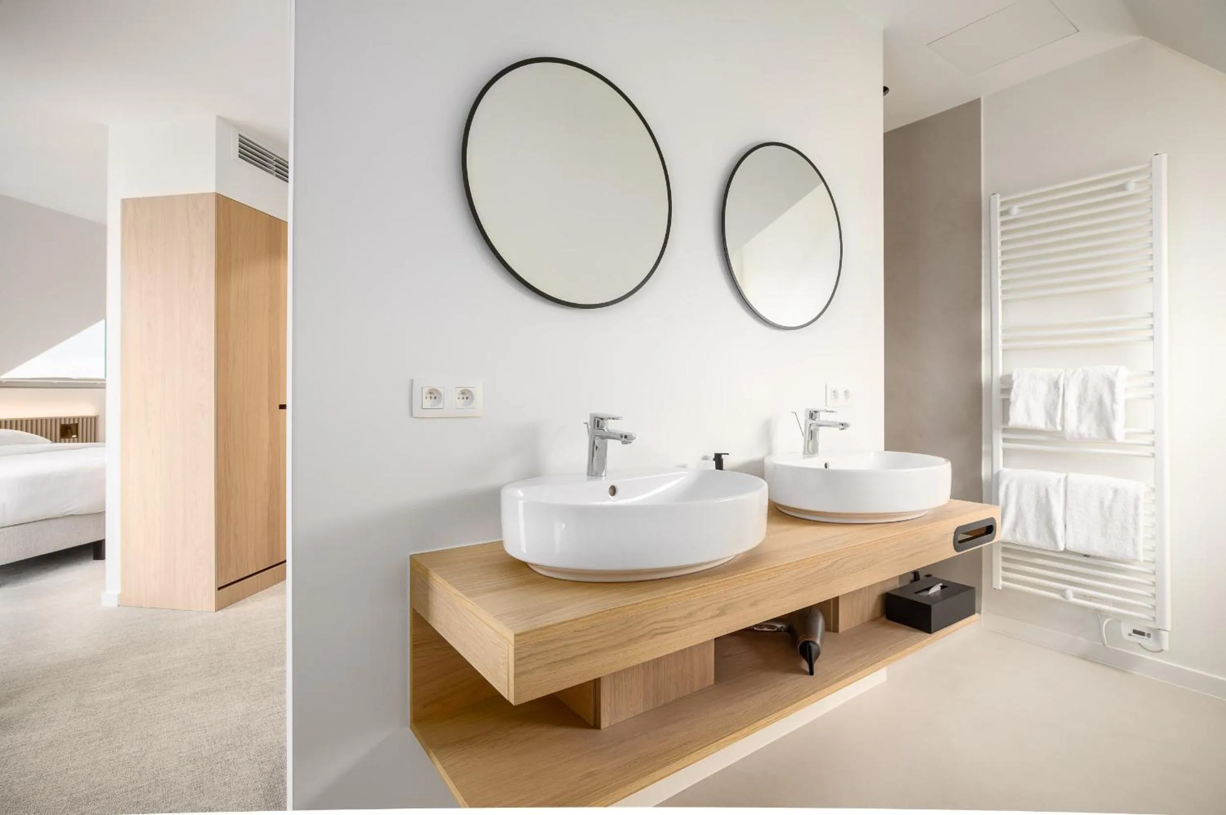 Bathroom, Bed in Hotel Chamade