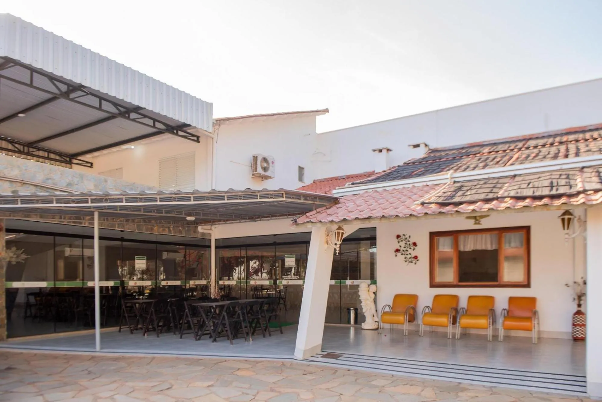 Property building in Hotel Tropical Garden