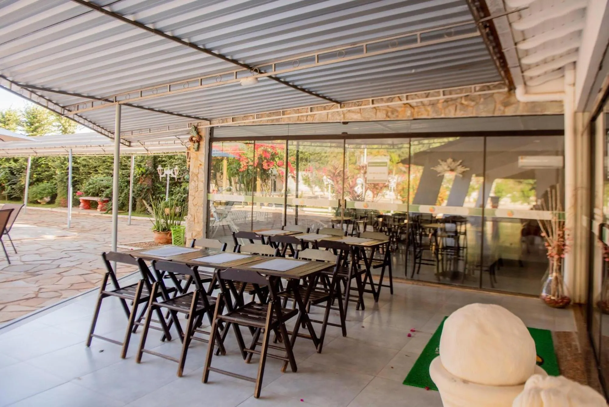 Restaurant/places to eat in Hotel Tropical Garden