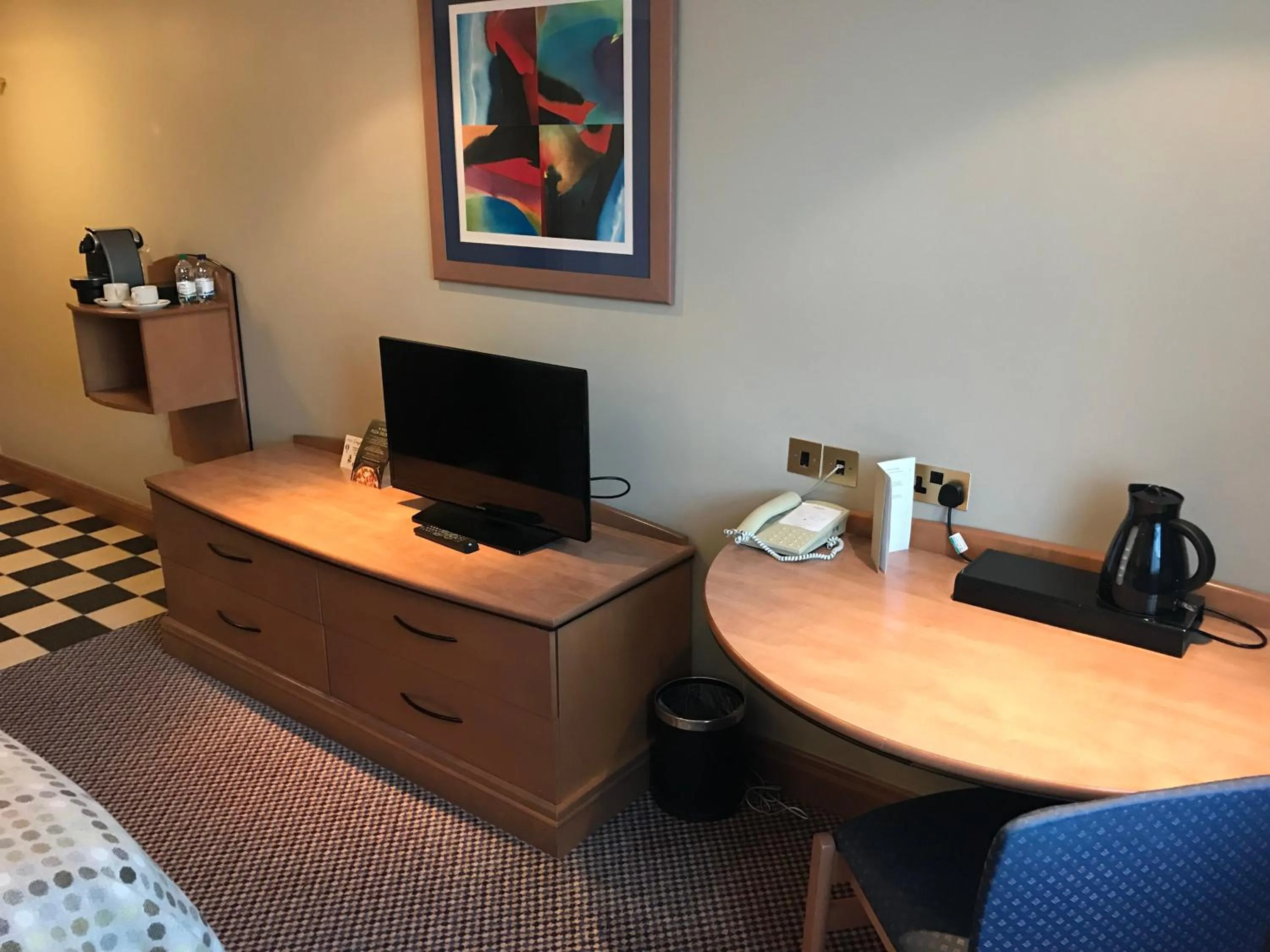 TV and multimedia, TV/Entertainment Center in Mercure Wetherby Hotel