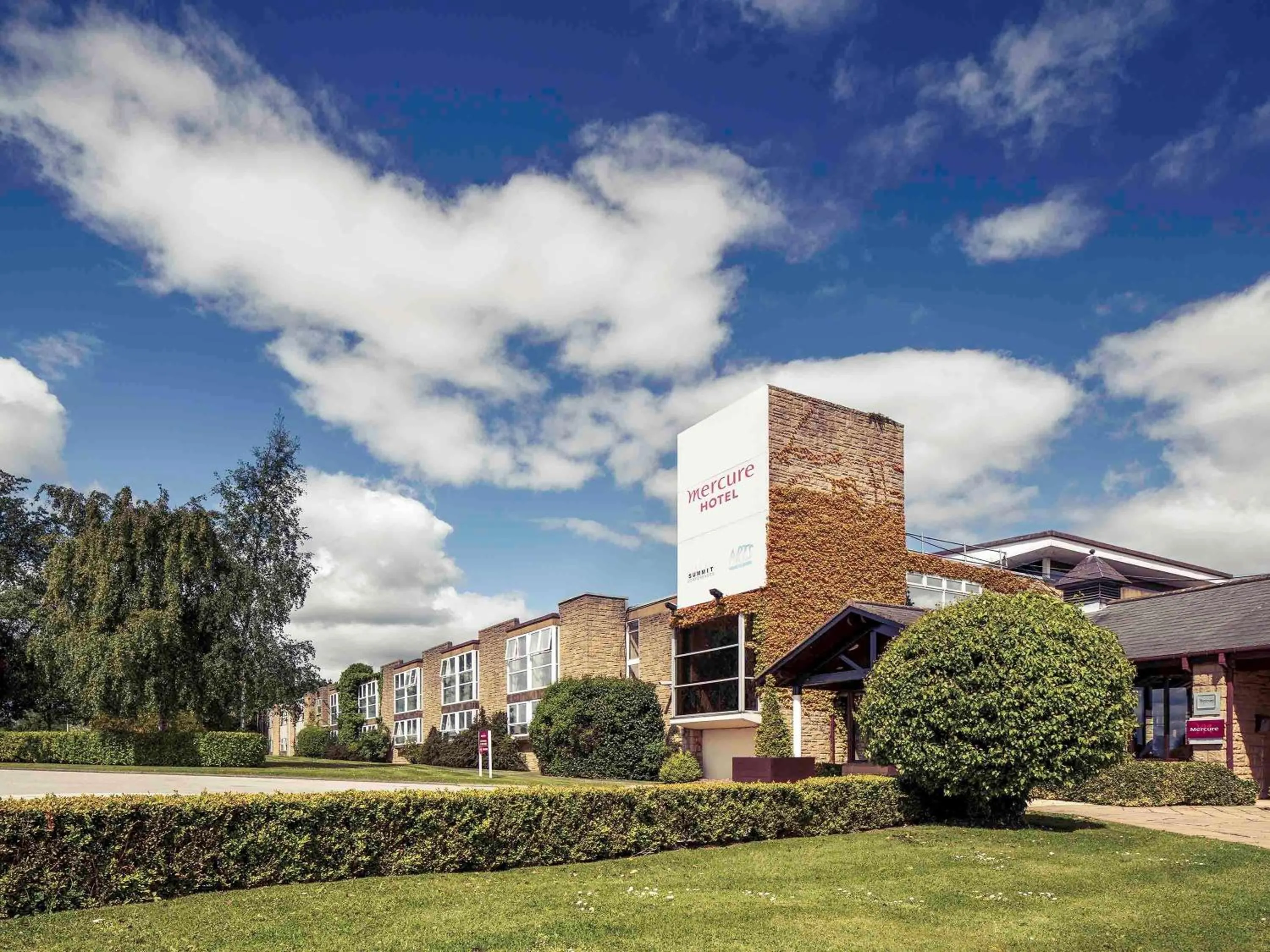 Photo of the whole room, Property Building in Mercure Wetherby Hotel