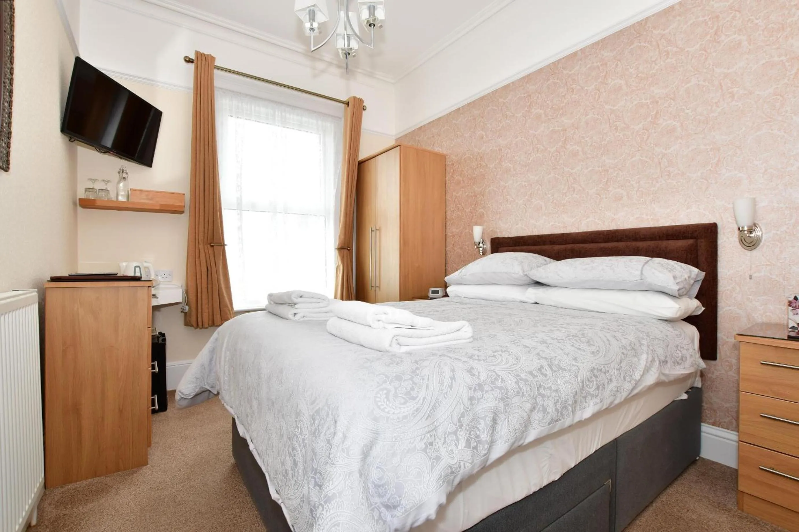 Bedroom, Bed in Grange Bank House