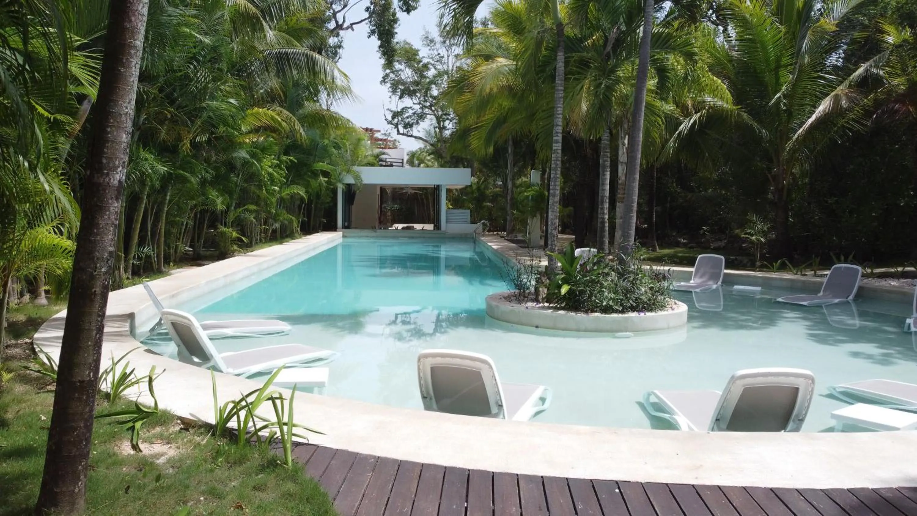 Swimming pool in Anah Tulum