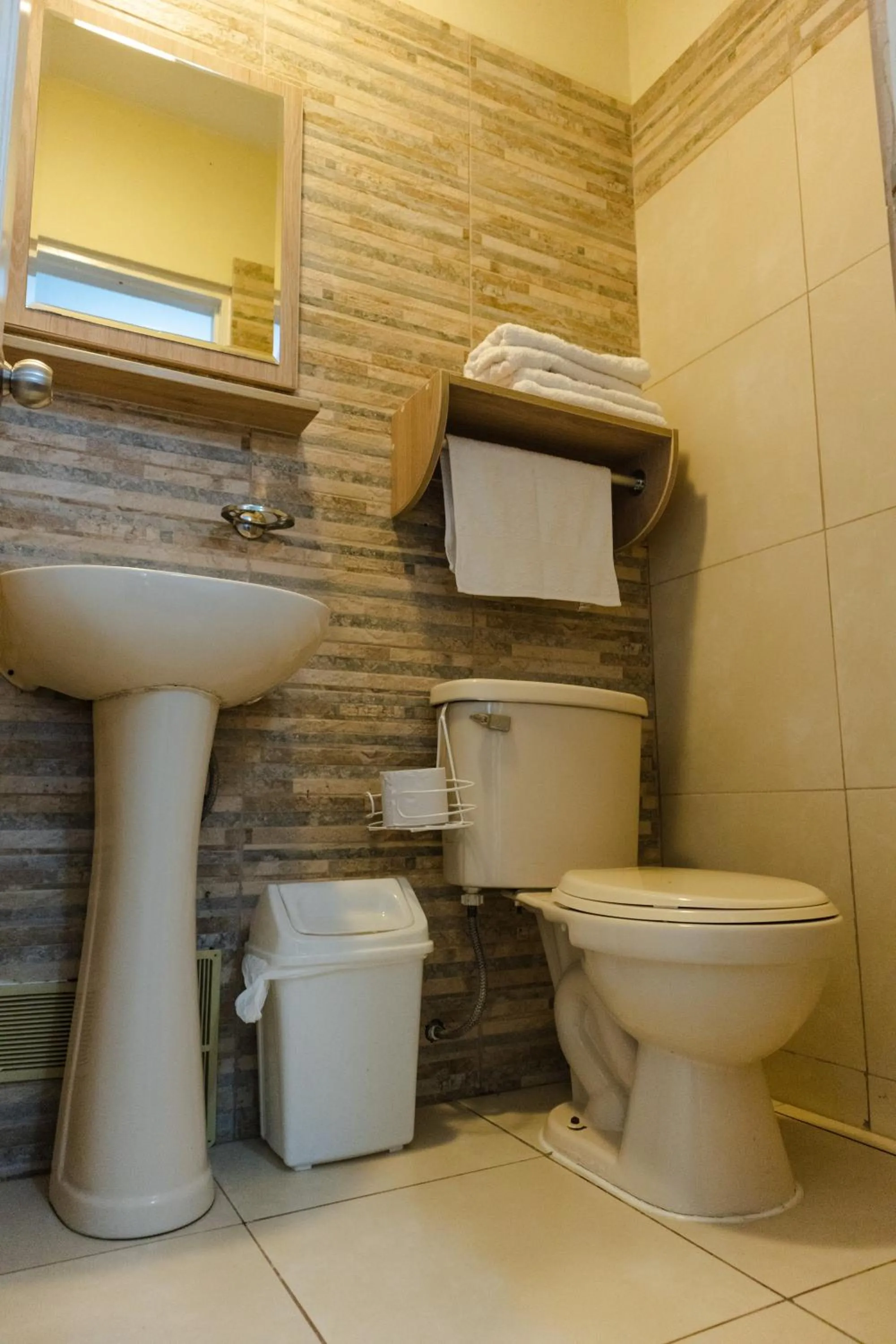 Bathroom in Residencial Alfa Hotel