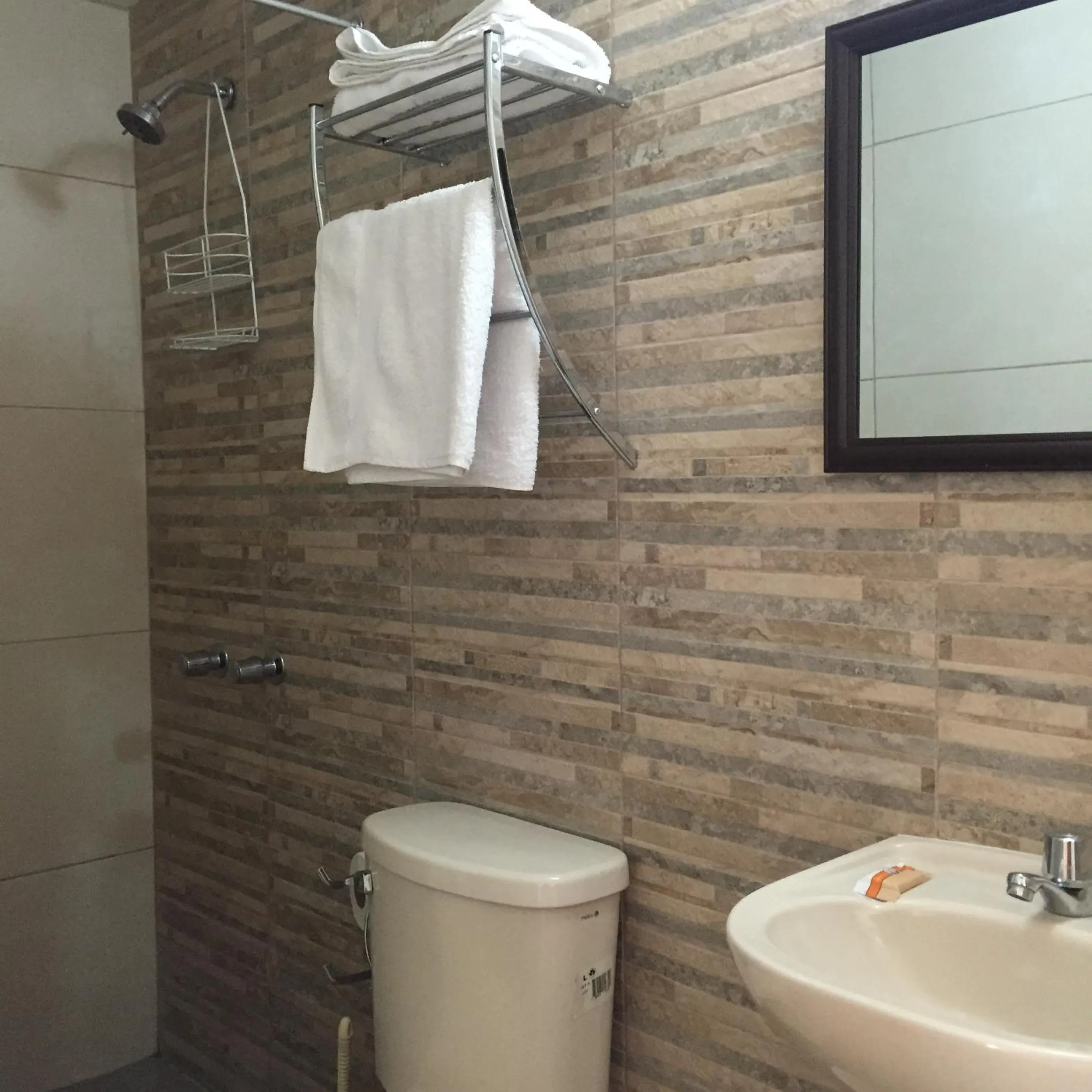 Bathroom in Residencial Alfa Hotel