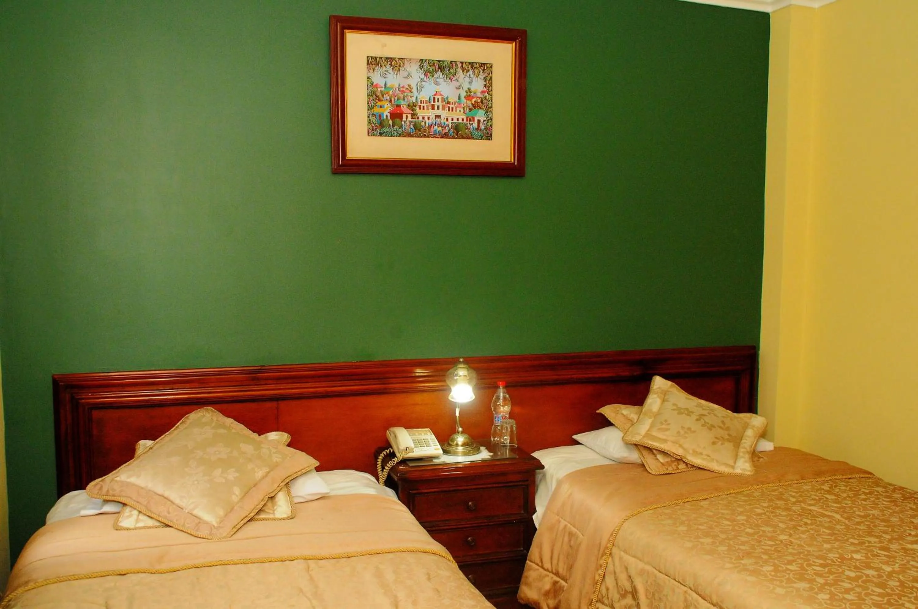 Bed in Colony Inn Hotel