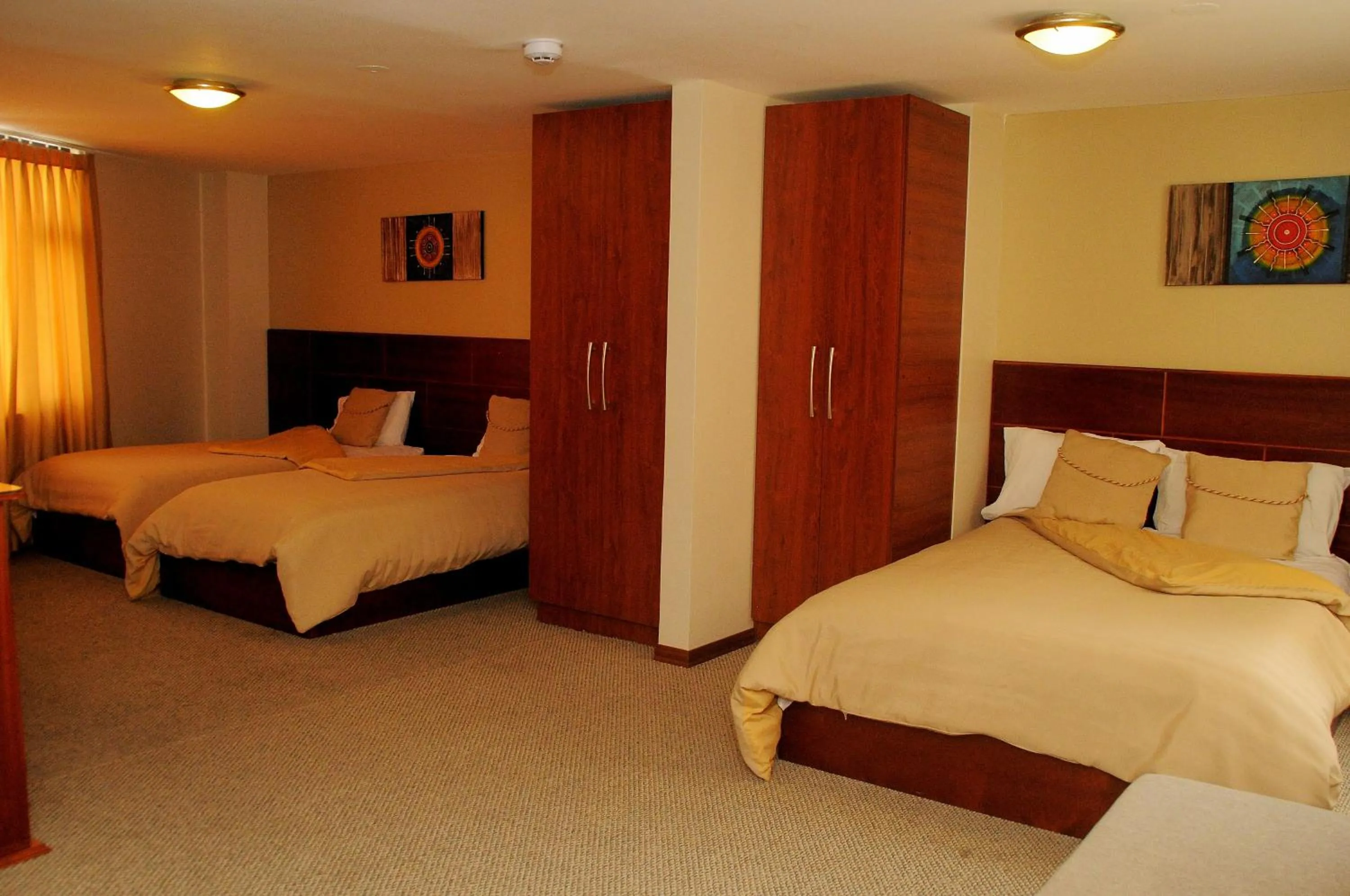 Bed in Colony Inn Hotel